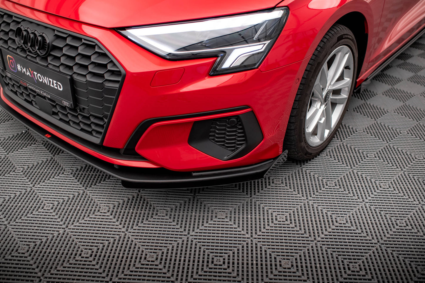 Maxton Street Pro Front Ansatz für +Flaps für + Flaps Audi A3 8Y schwarz Hochglanz