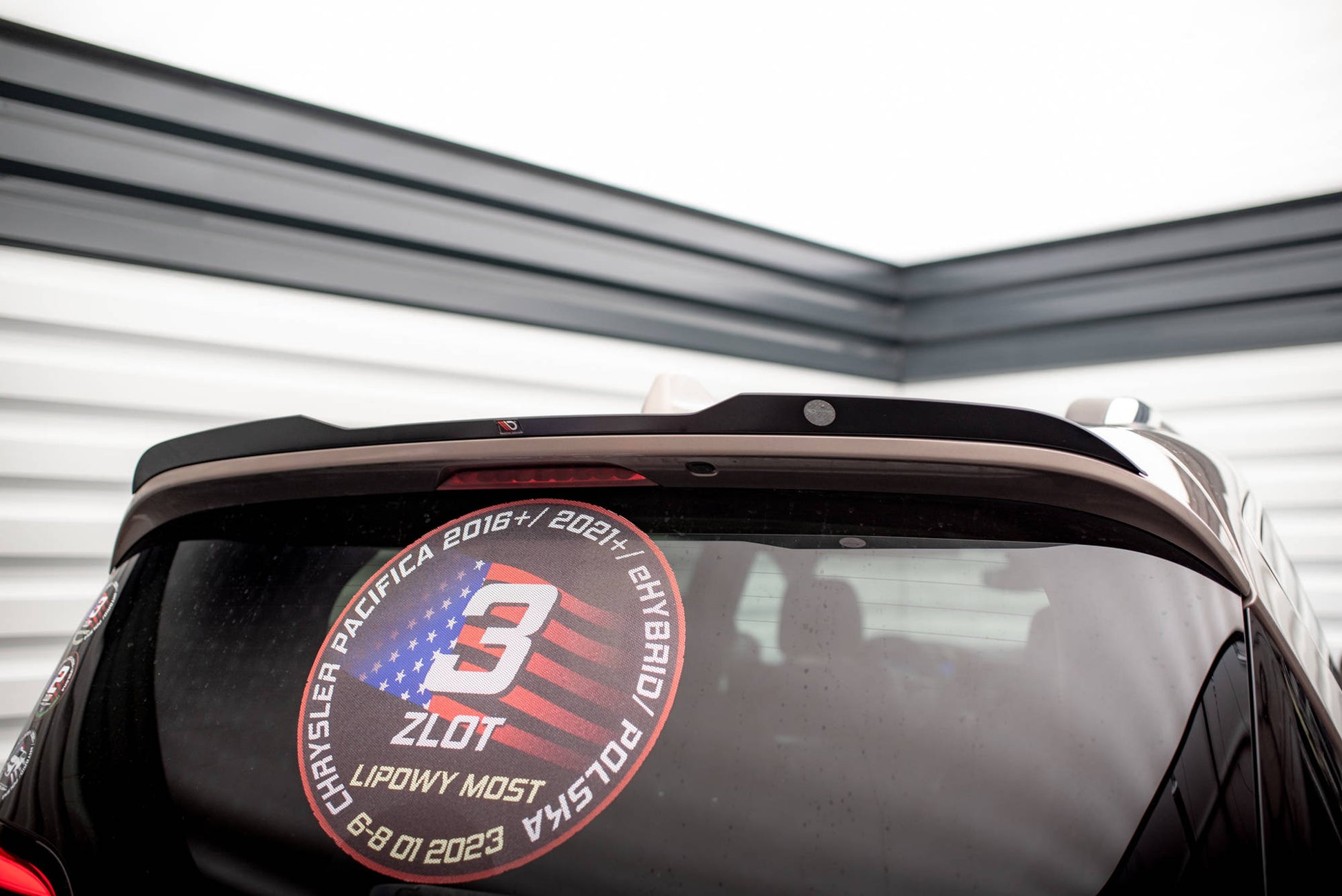 Maxton Spoiler CAP für Chrysler Pacifica Mk2 schwarz Hochglanz