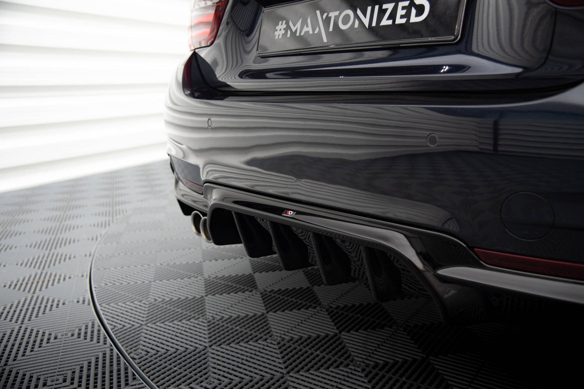 Maxton Diffusor Heck Ansatz für BMW 4er Coupe / Gran Coupe / Cabrio M-Paket F32 / F36 / F33 (Version mit einseitigem Auspuff)