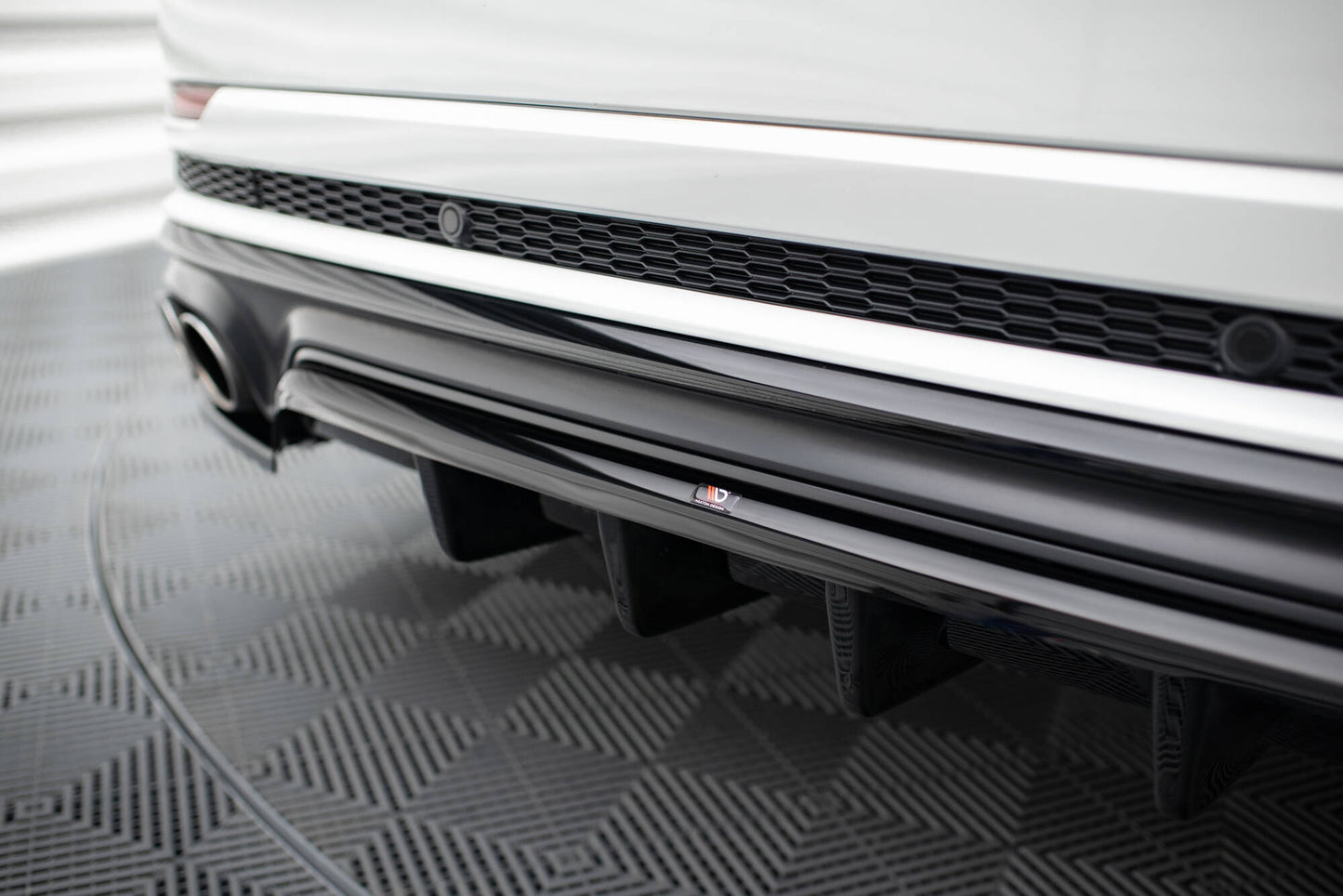 Maxton Mittlerer Diffusor Heck Ansatz DTM Look für Audi SQ8 Mk1  schwarz Hochglanz