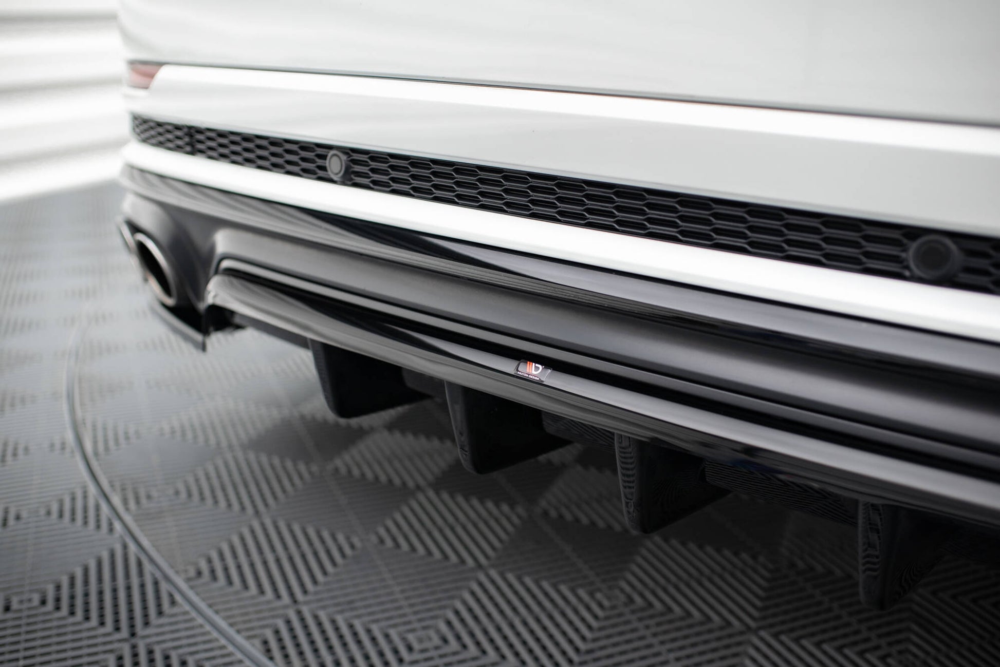 Maxton Mittlerer Diffusor Heck Ansatz DTM Look für Audi SQ8 Mk1  schwarz Hochglanz