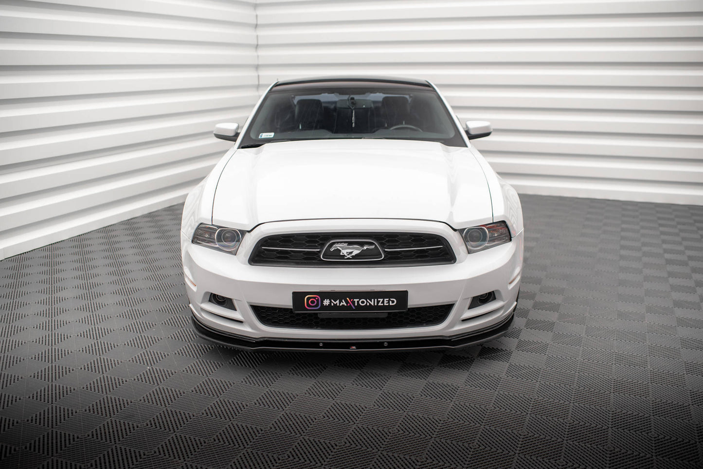 Maxton Front Ansatz für Ford Mustang Mk5 Facelift schwarz Hochglanz