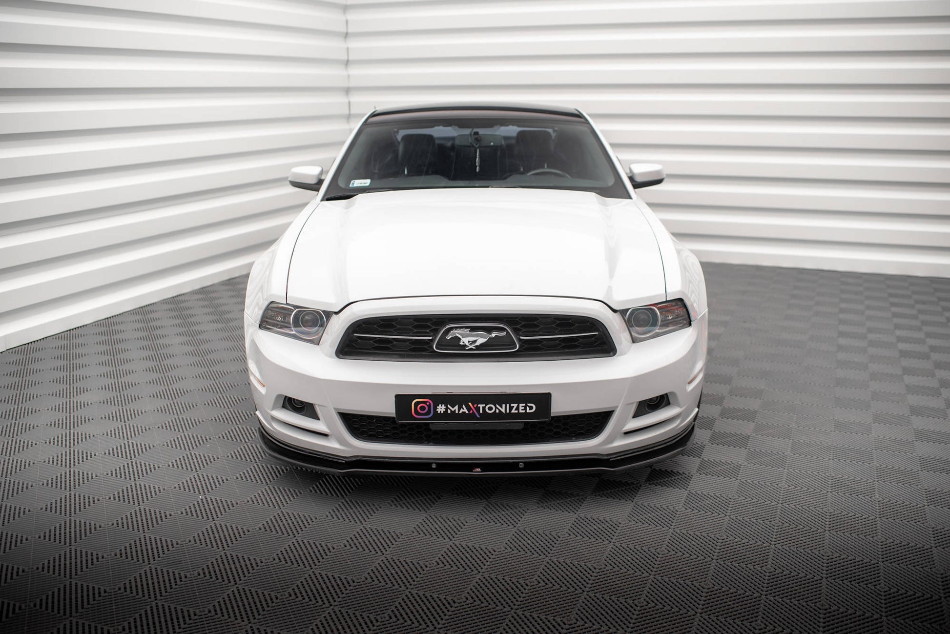 Maxton Front Ansatz für Ford Mustang Mk5 Facelift schwarz Hochglanz