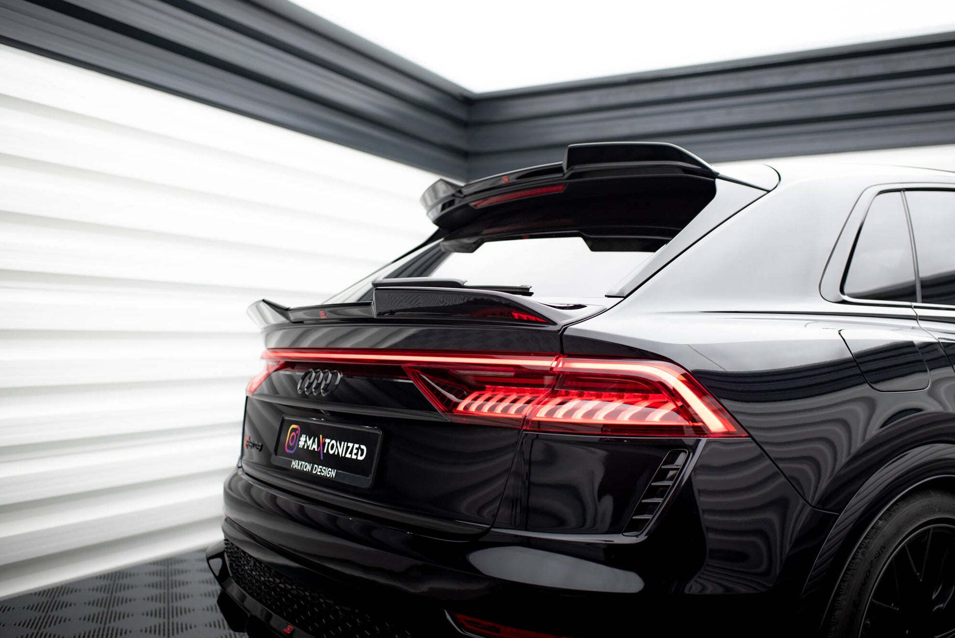 Maxton Niedriger Spoiler CAP für 3D Audi RSQ8 / SQ8 / Q8 S-Line Mk1 schwarz Hochglanz