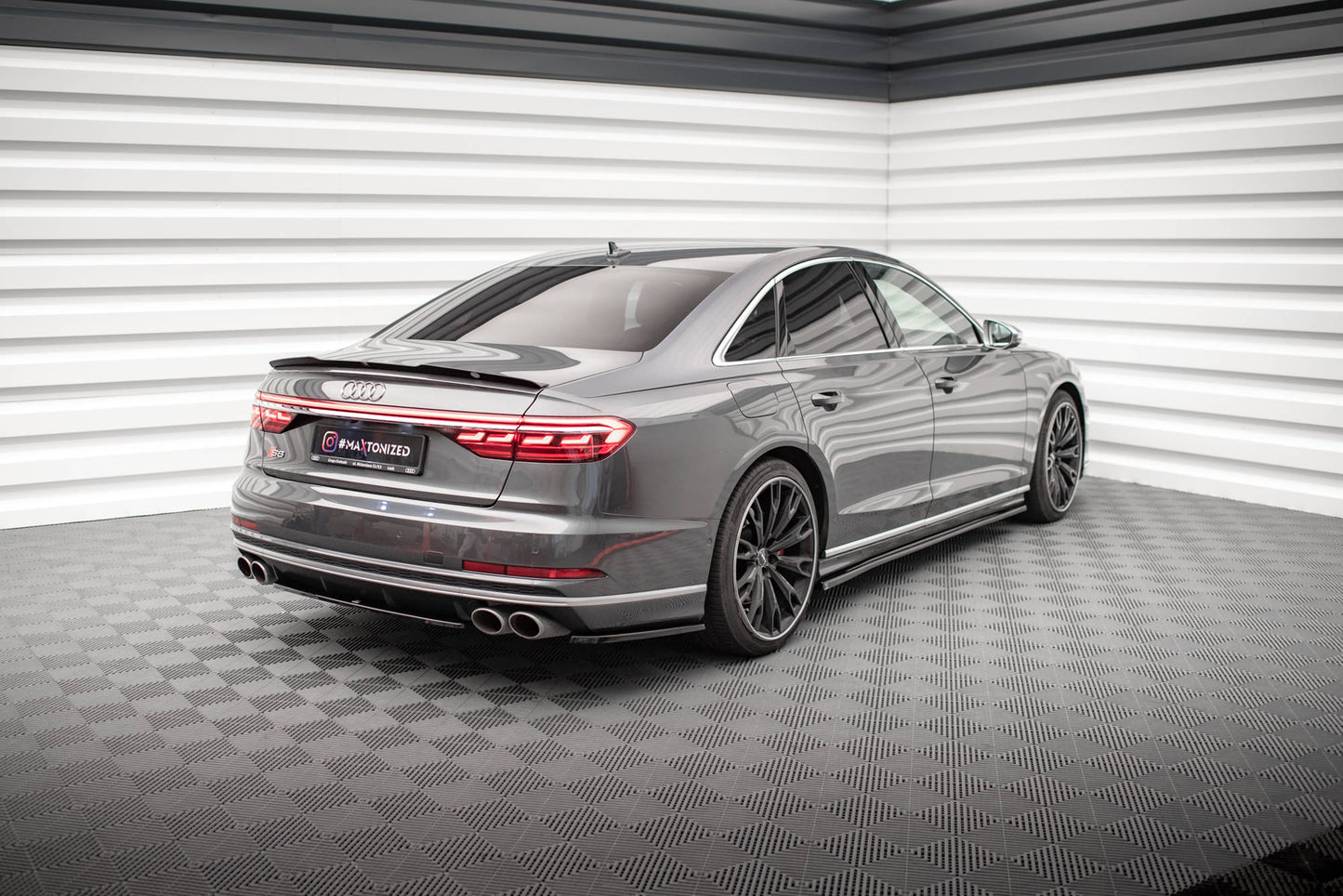 Maxton Mittlerer Diffusor Heck Ansatz für Audi S8 D5 schwarz Hochglanz