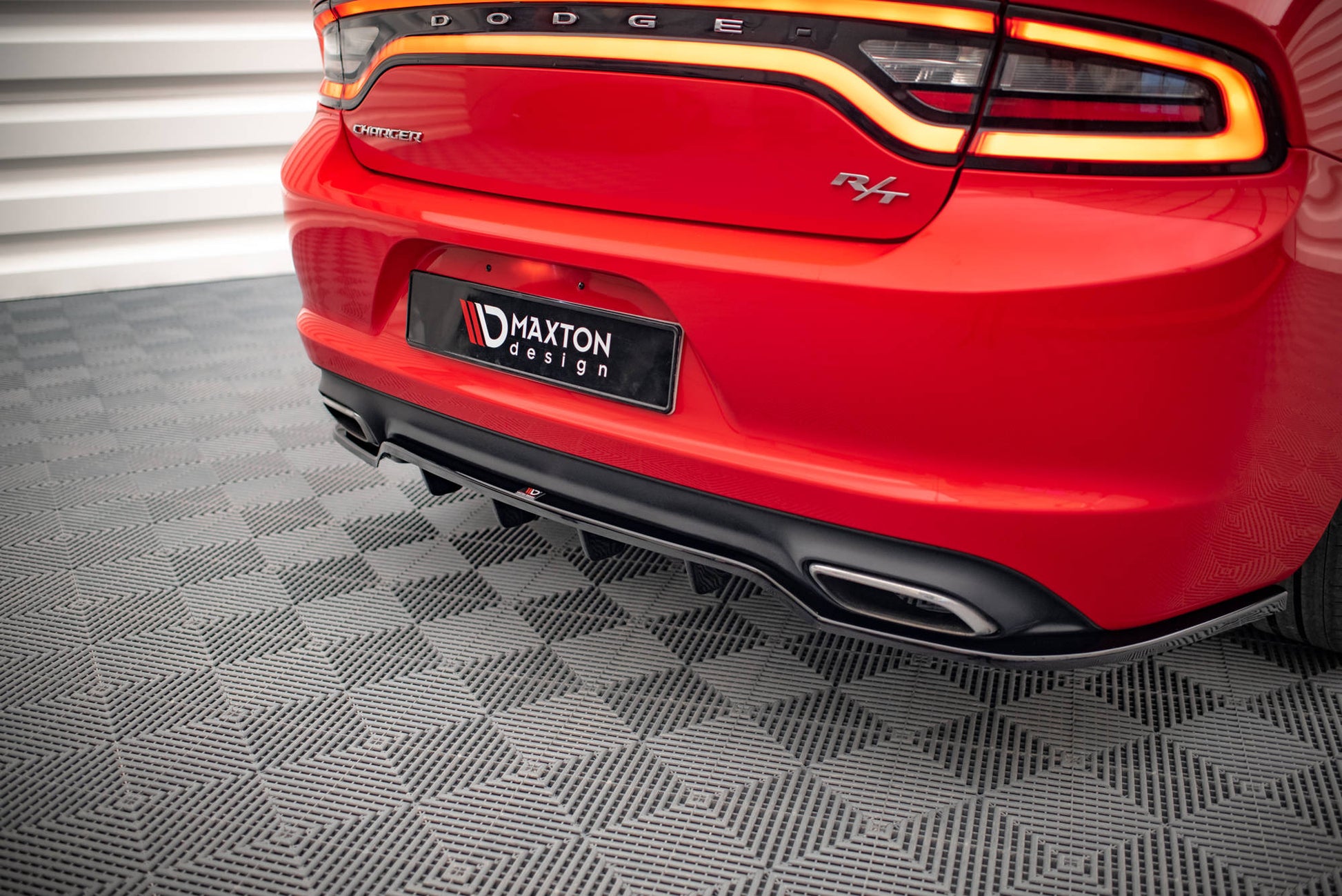 Maxton Mittlerer Diffusor Heck Ansatz DTM Look für Dodge Charger RT Mk7 Facelift schwarz Hochglanz