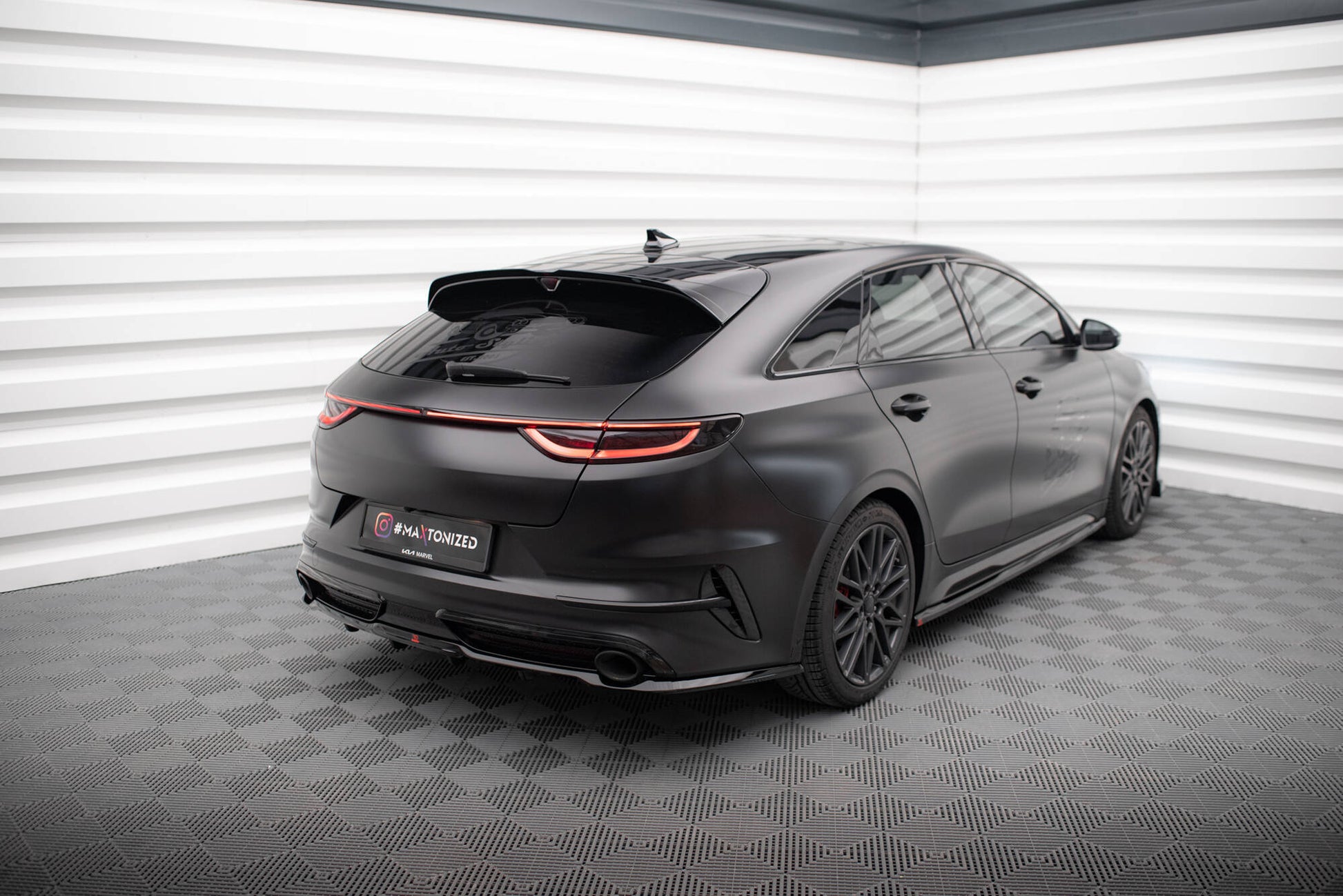 Maxton Mittlerer Diffusor Heck Ansatz DTM Look für Kia Proceed GT Mk1 Facelift schwarz Hochglanz
