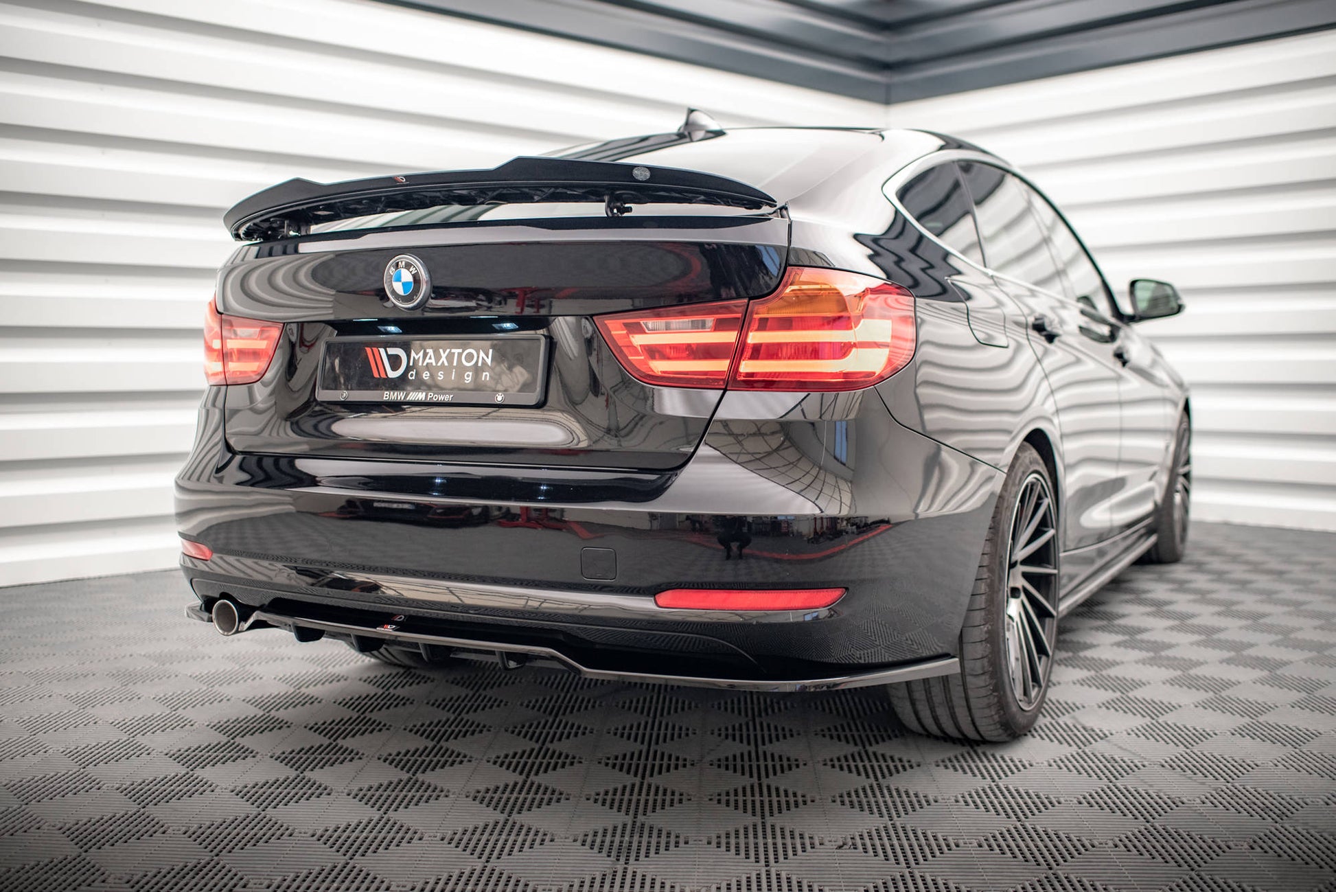 Maxton Mittlerer Diffusor Heck Ansatz DTM Look für BMW 3er GT F34 schwarz Hochglanz