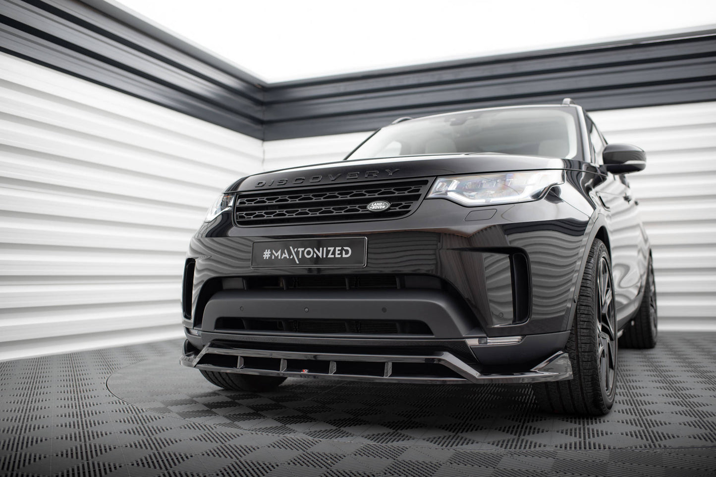 Maxton Front Ansatz für Land Rover Discovery HSE Mk5 schwarz Hochglanz