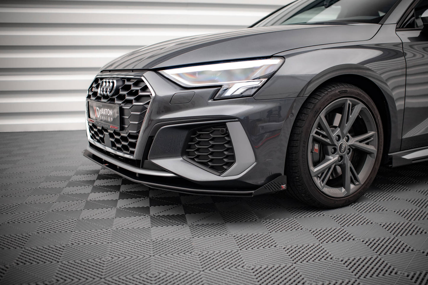 Maxton Street Pro Front Ansatz für +Flaps für V.1 + Flaps Audi S3 / A3 S-Line 8Y schwarz Hochglanz