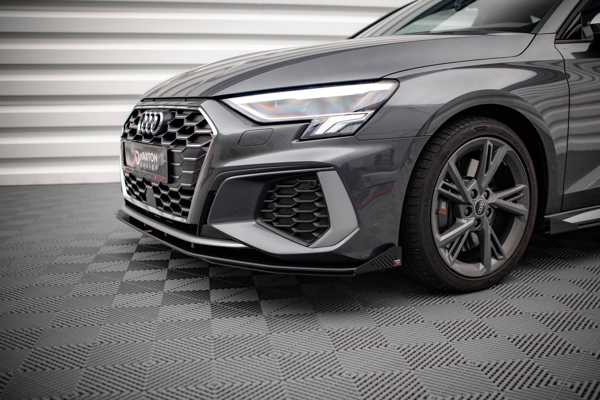 Maxton Street Pro Front Ansatz für +Flaps für V.1 + Flaps Audi S3 / A3 S-Line 8Y schwarz Hochglanz