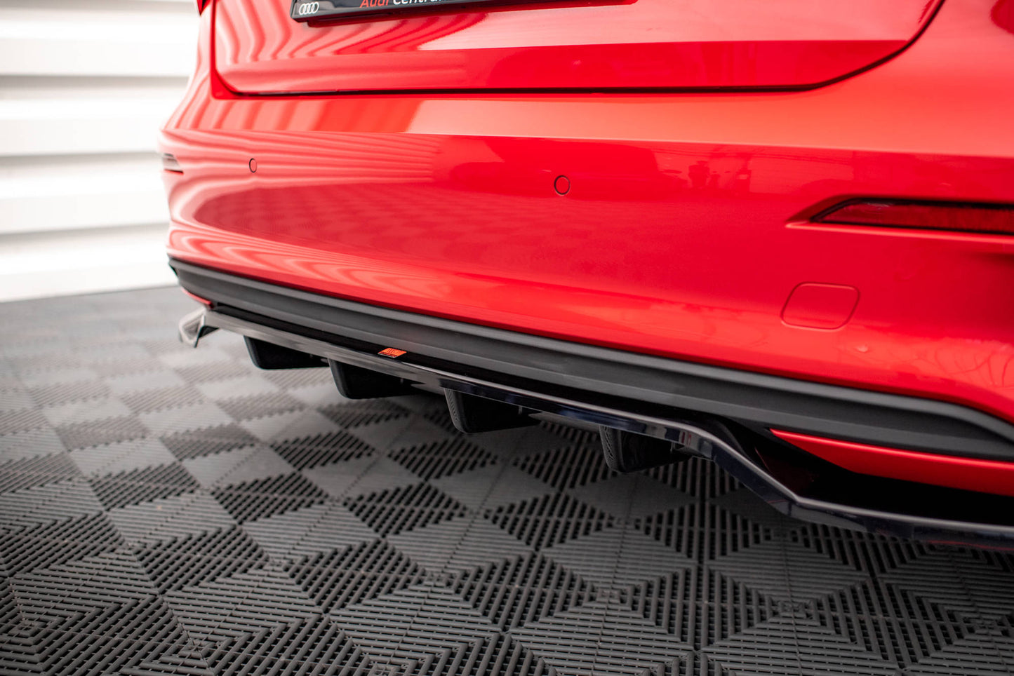Maxton Mittlerer Diffusor Heck Ansatz DTM Look für Audi A3 Sportback 8Y schwarz Hochglanz