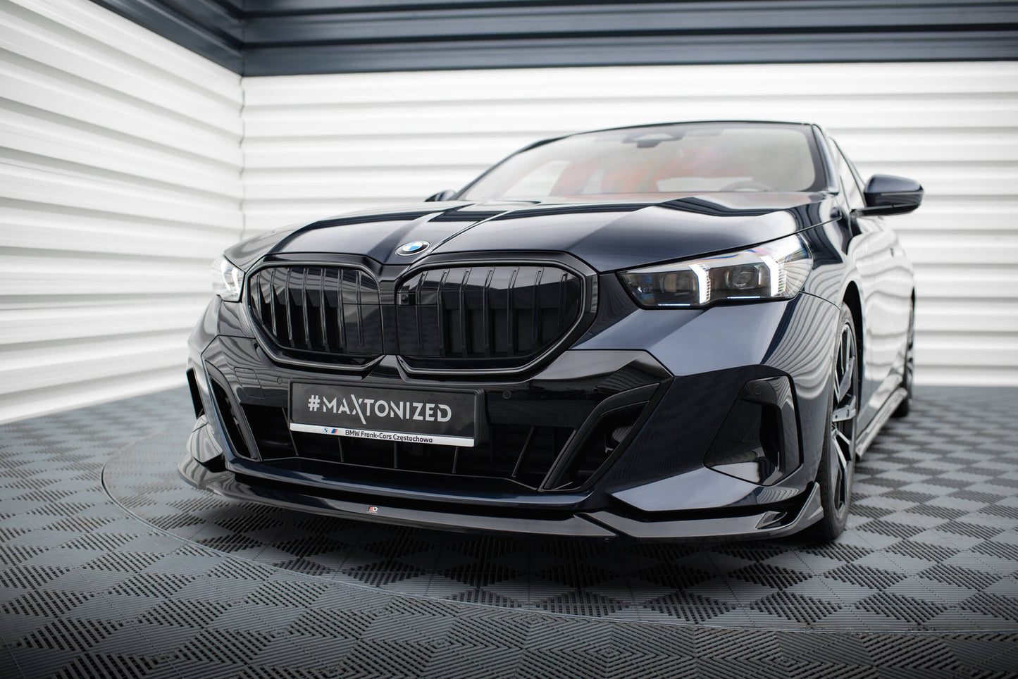 Maxton Front Ansatz V.2 für BMW 5er M-Paket G60 schwarz Hochglanz