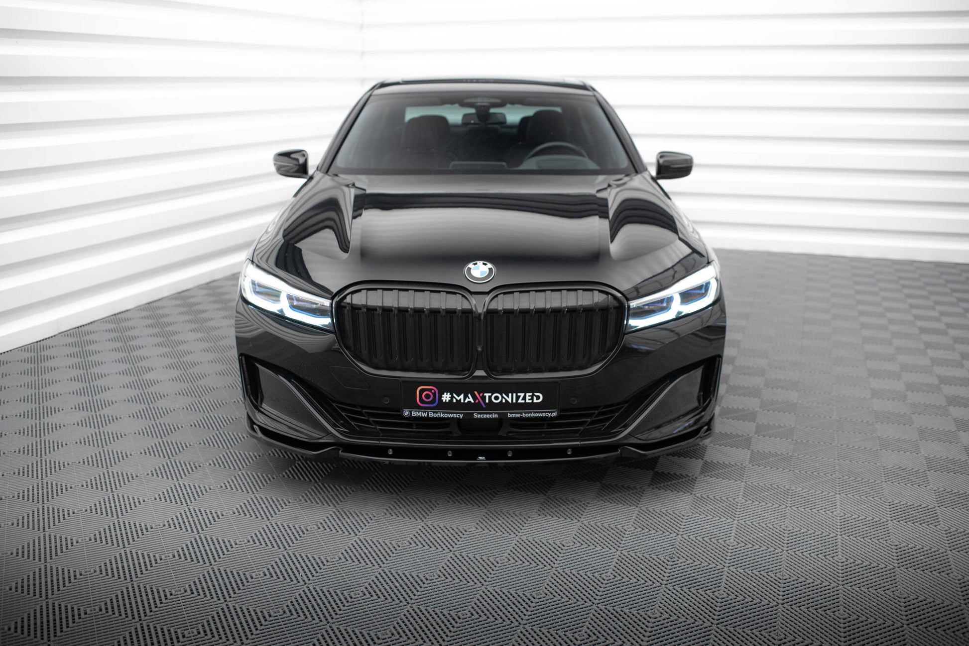 Maxton Front Ansatz V.1 für BMW 7 G11 Facelift schwarz Hochglanz