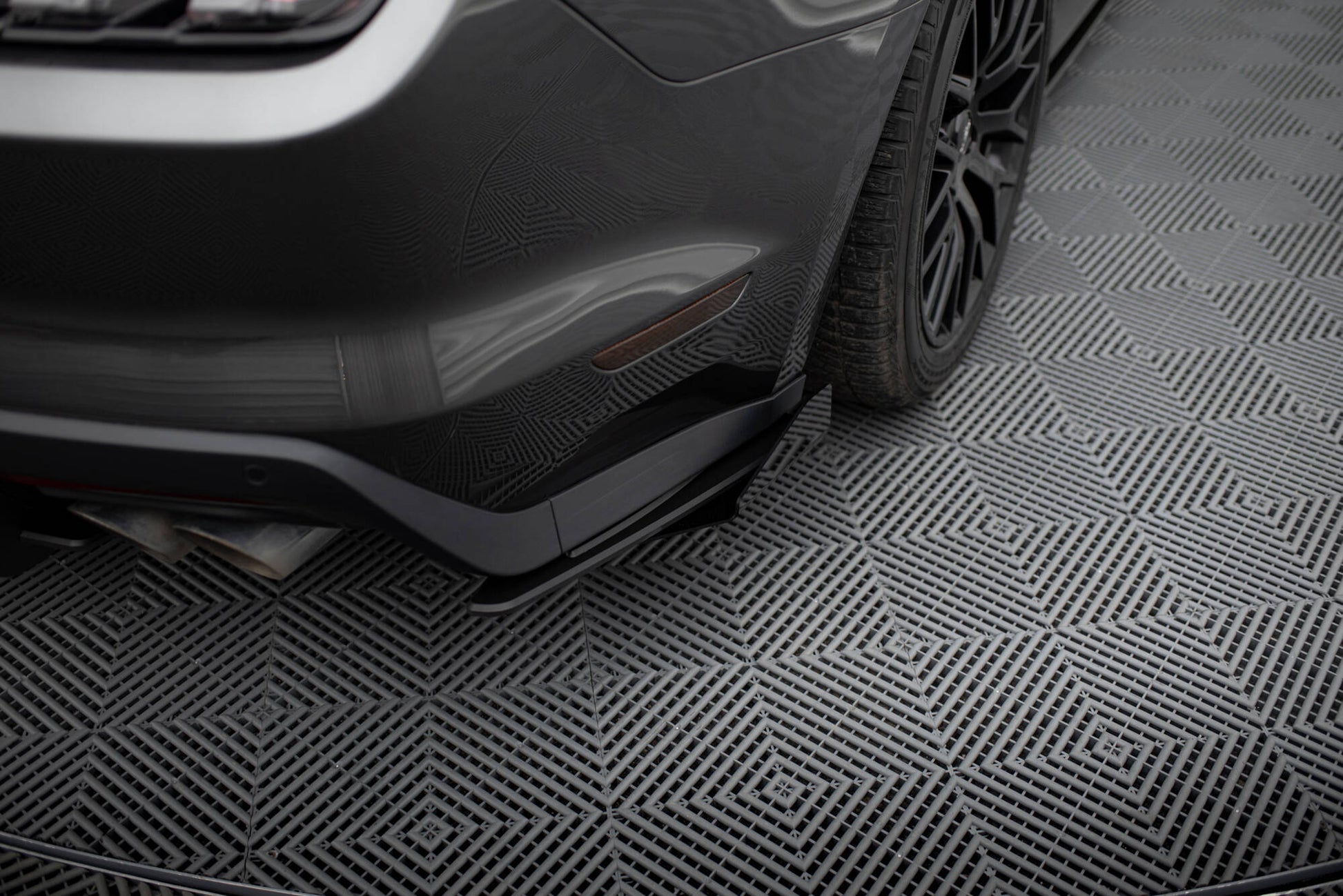 Maxton Street Pro Heck Ansatz Flaps Diffusor +Flaps für Ford Mustang GT Mk6  schwarz Hochglanz