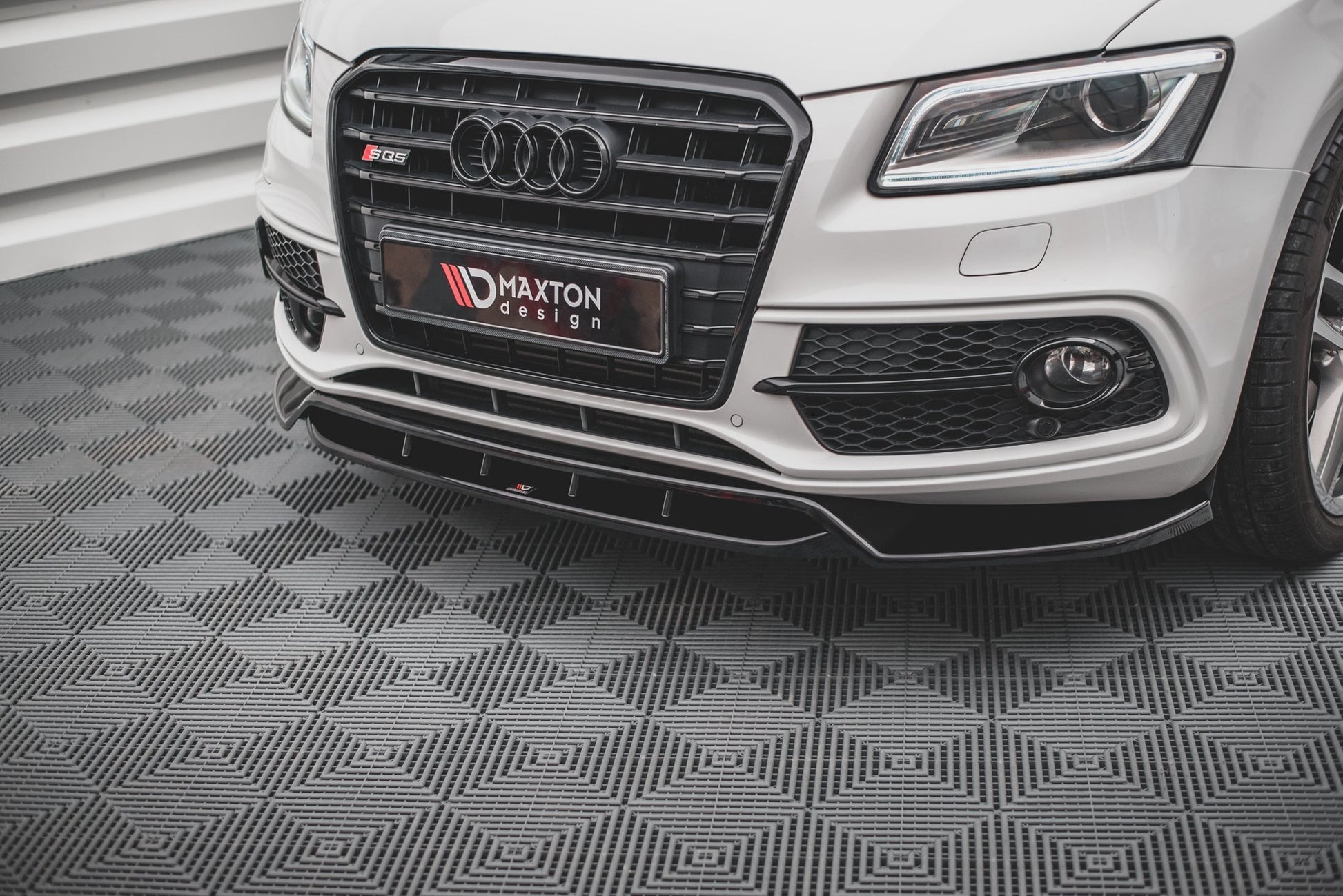 Maxton Front Ansatz für Audi SQ5 Mk1 (8R) schwarz Hochglanz