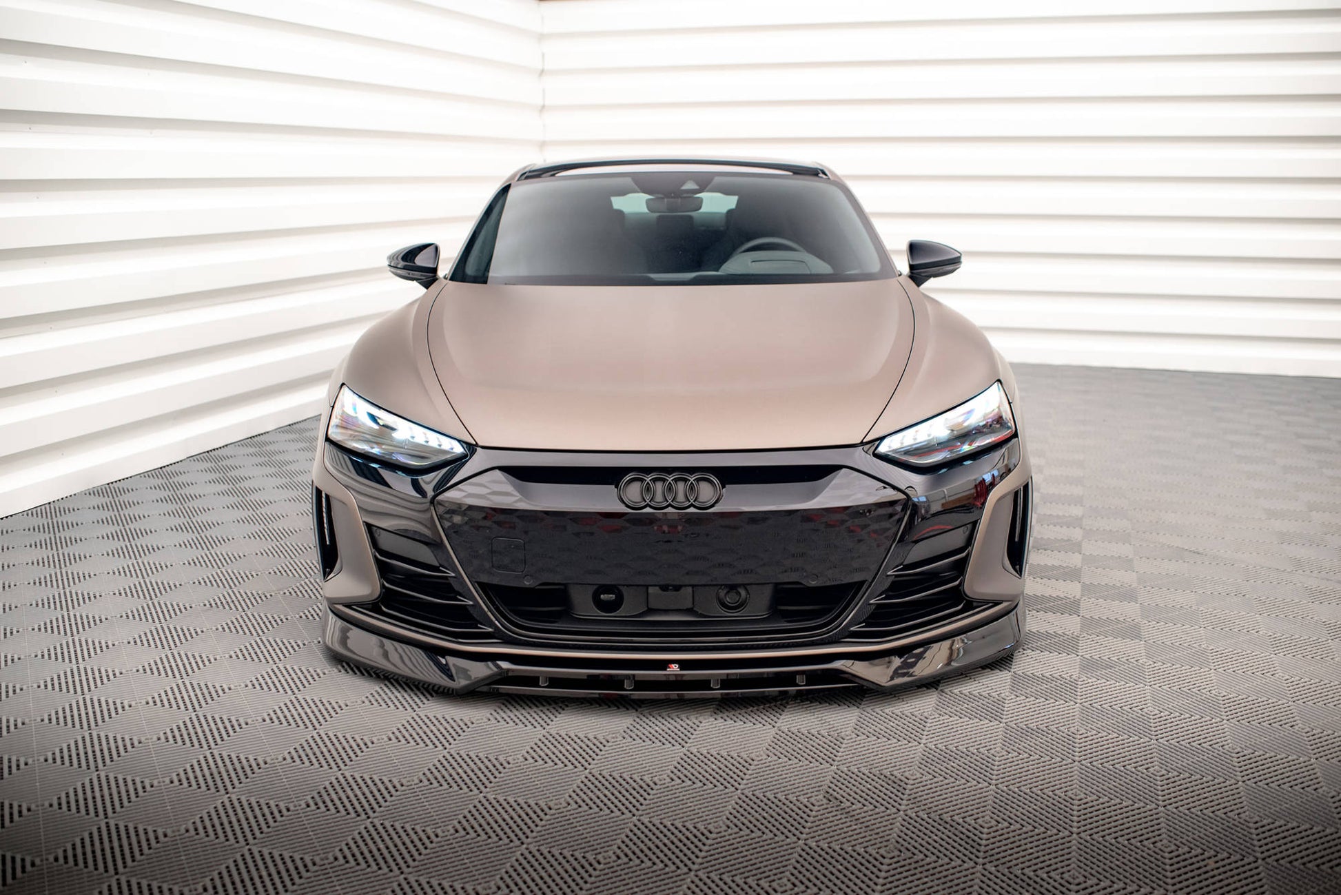 Maxton Front Ansatz V.3 für Audi e-Tron GT / RS GT Mk1 schwarz Hochglanz
