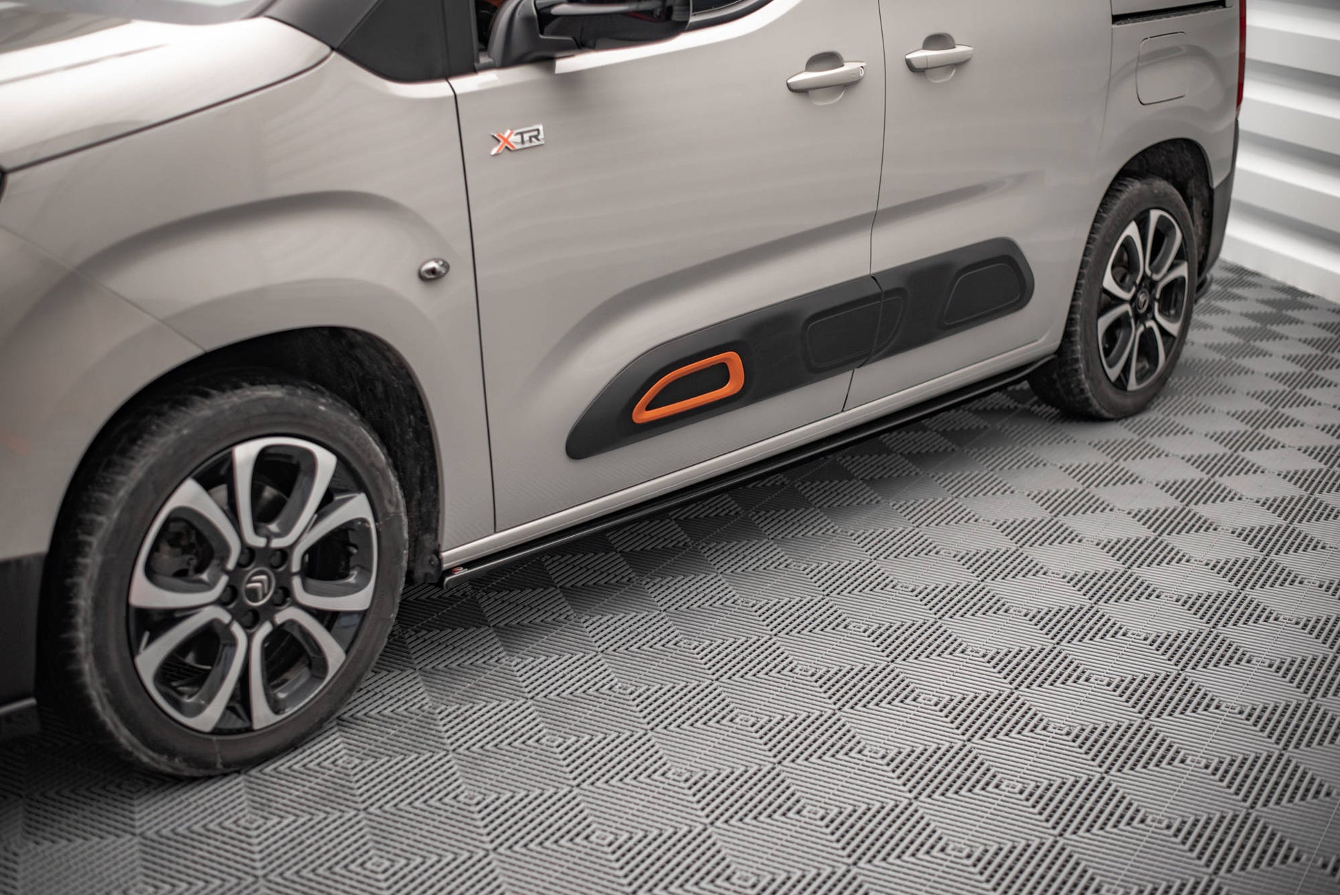Maxton Seitenschweller Ansatz für Citroen Berlingo Mk3 schwarz Hochglanz
