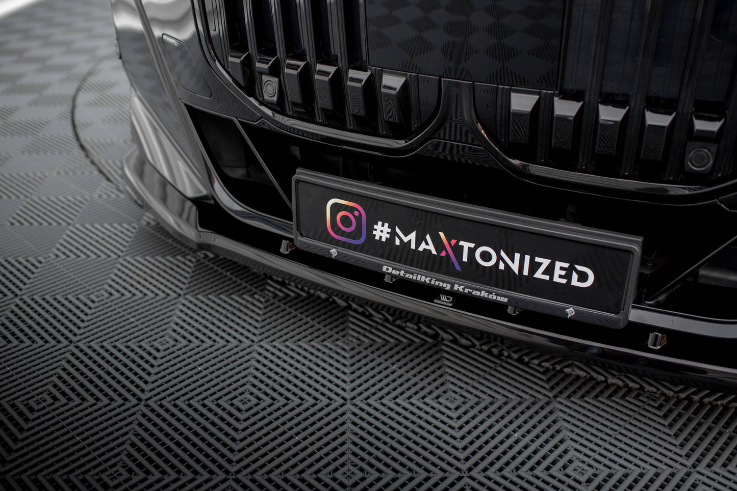 Maxton Front Ansatz V.1 für BMW 7 M-Paket / M760e / i7 M-Paket G70   schwarz Hochglanz