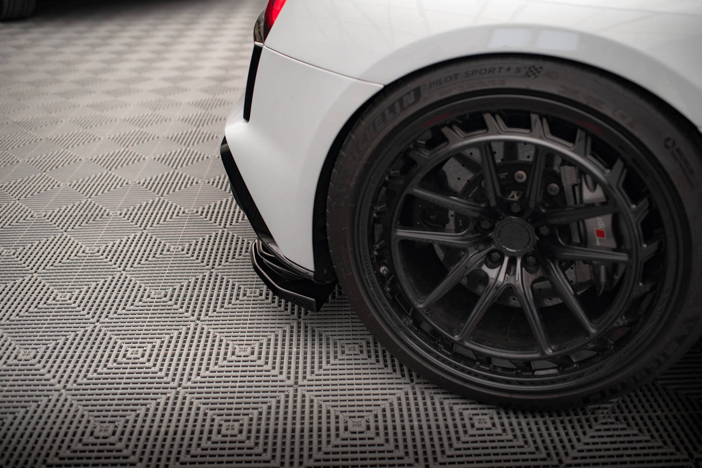 Maxton Heck Ansatz Flaps Diffusor für Audi R8 Mk2 Facelift schwarz Hochglanz
