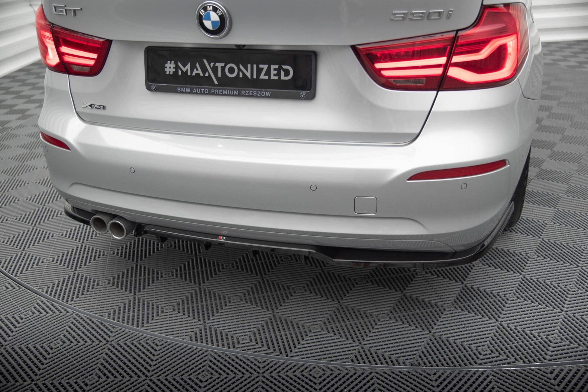 Maxton Mittlerer Diffusor Heck Ansatz DTM Look für BMW 3er GT F34 Facelift schwarz Hochglanz