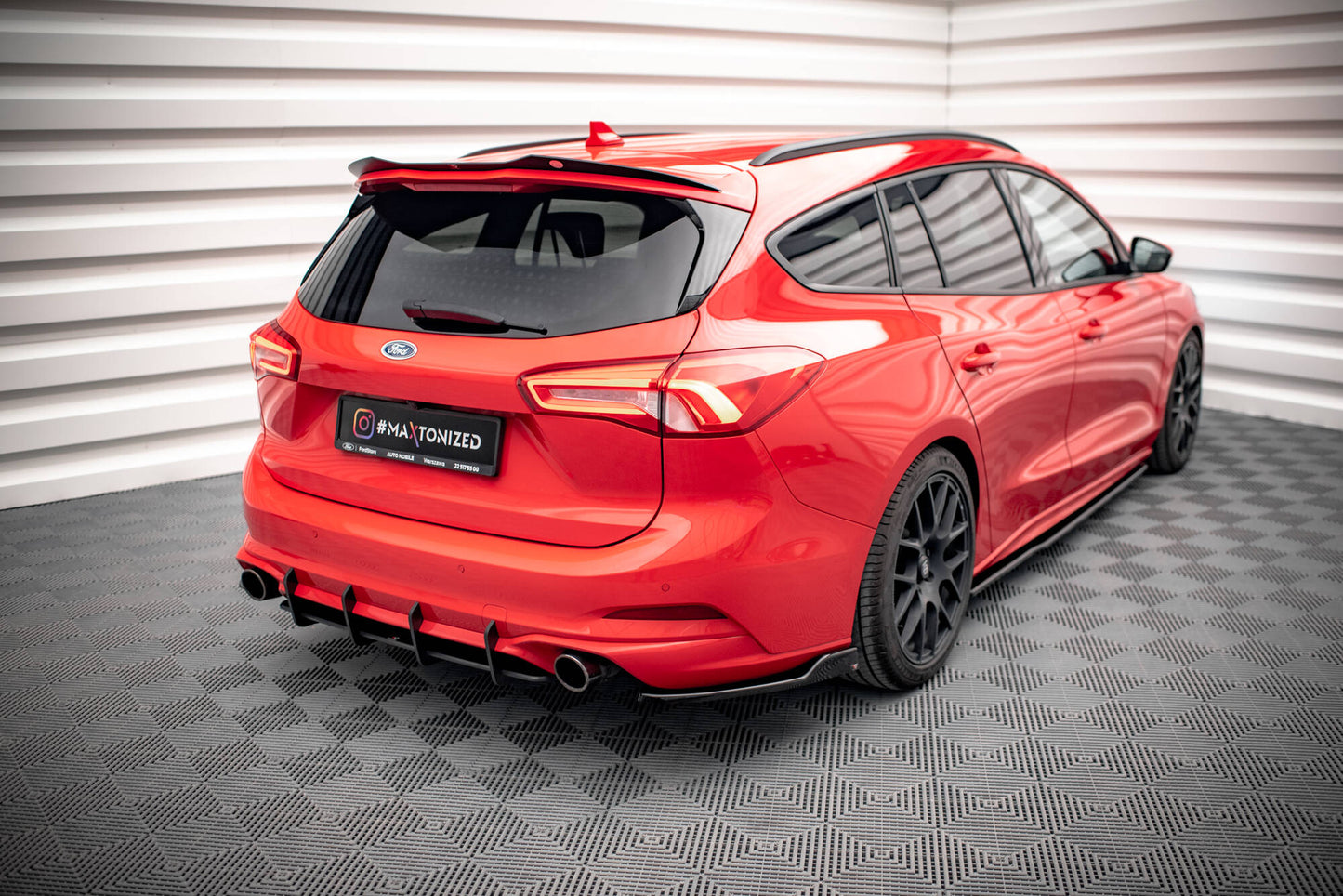 Maxton Heck Ansatz Flaps Diffusor V.6 für Ford Focus Kombi ST Mk4 schwarz Hochglanz