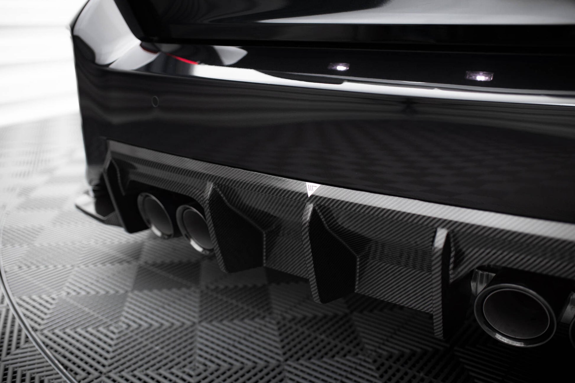 Maxton Carbon Fiber Diffusor Heck Ansatz für BMW M2 G87