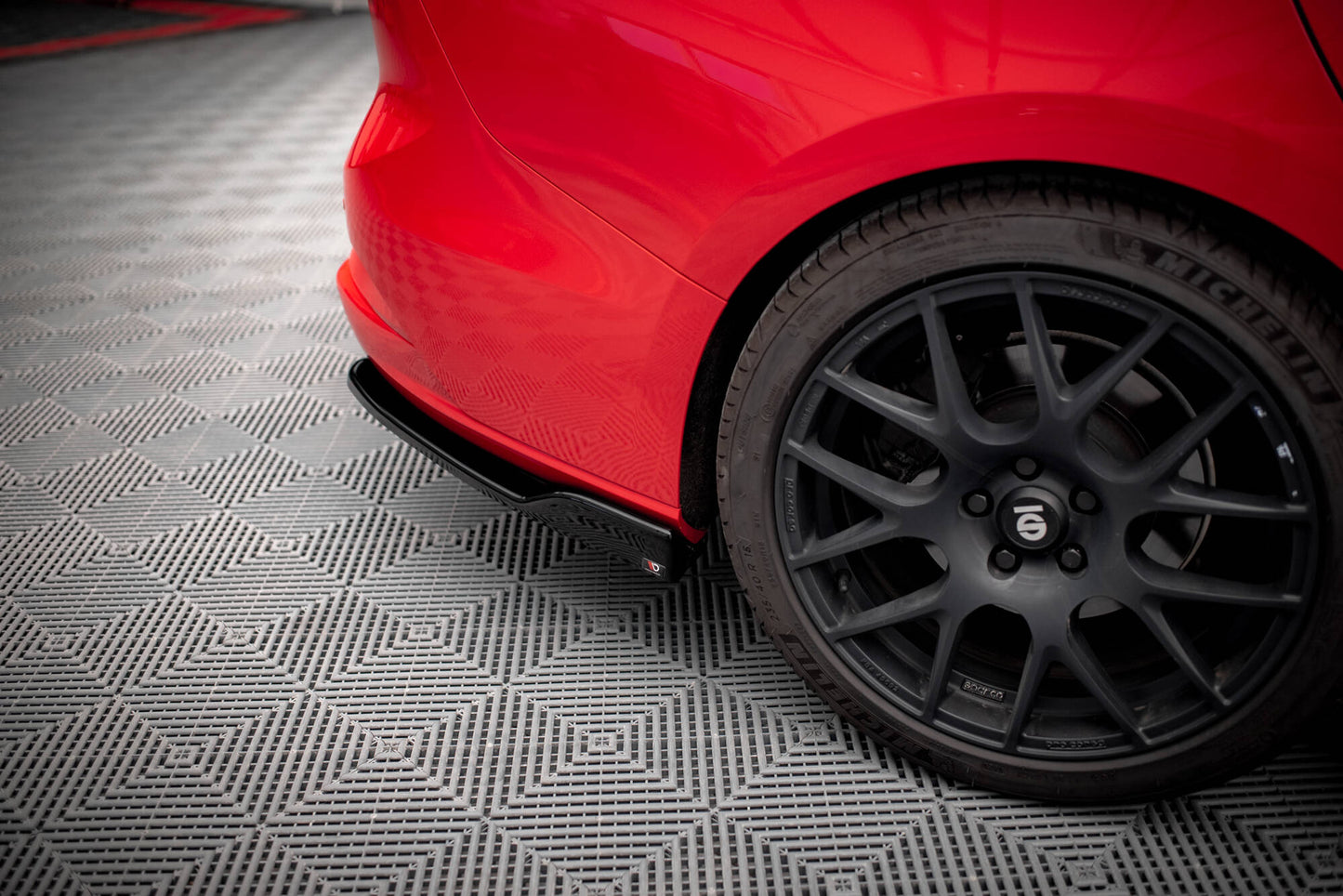 Maxton Heck Ansatz Flaps Diffusor V.6 für Ford Focus Kombi ST Mk4 schwarz Hochglanz