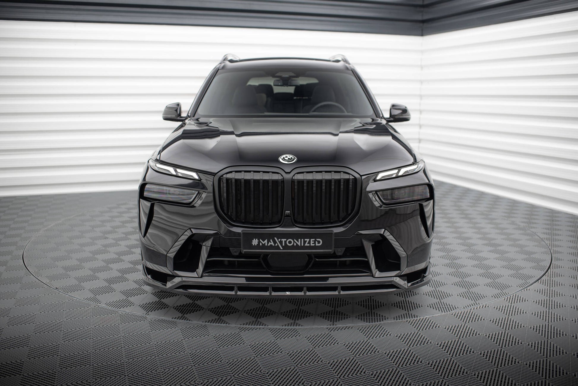 Maxton Front Ansatz für BMW X7 M-Paket G07 Facelift schwarz Hochglanz