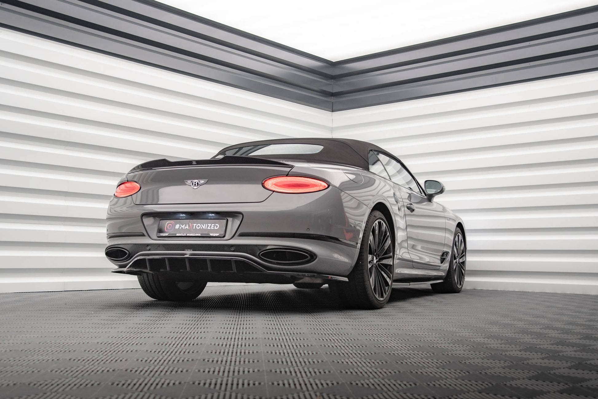 Maxton Mittlerer Diffusor Heck Ansatz DTM Look für Bentley Continental GT Mk3 schwarz Hochglanz