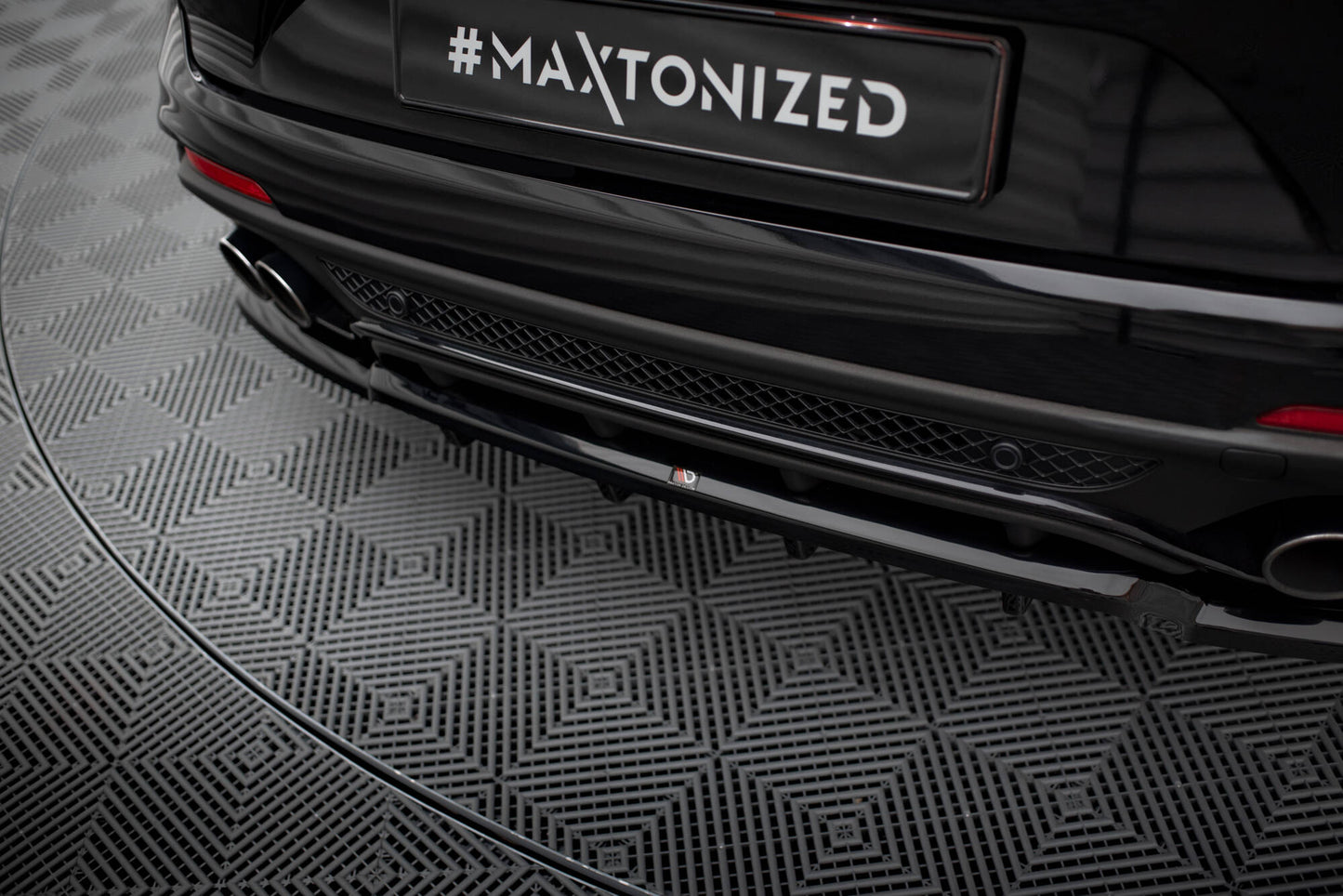 Maxton Mittlerer Diffusor Heck Ansatz DTM Look für Alfa Romeo Stelvio Quadrifoglio Mk1 schwarz Hochglanz