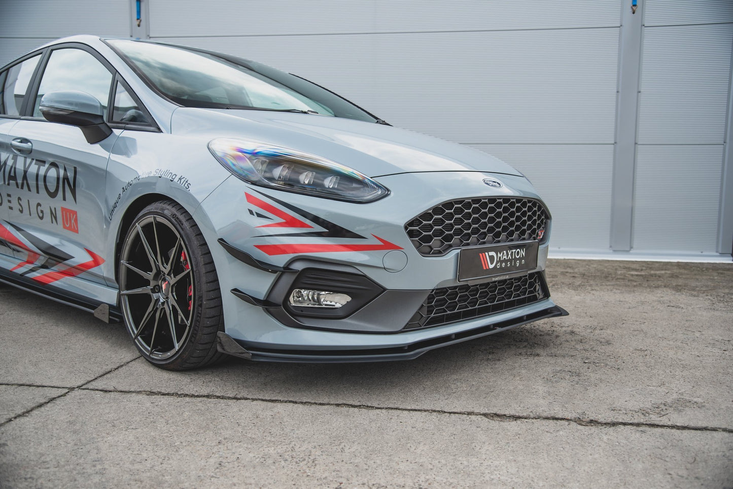 Maxton Robuste Racing Front Ansatz für passend für + Front Stoßstangen Racing Flaps passend für Ford Fiesta Mk8 ST / ST-Li...