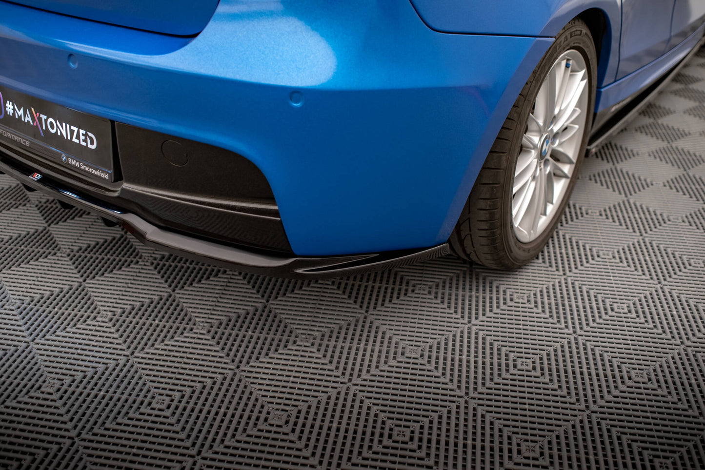 Maxton Mittlerer Diffusor Heck Ansatz DTM Look für BMW 1er M-Paket E87 Facelift schwarz Hochglanz