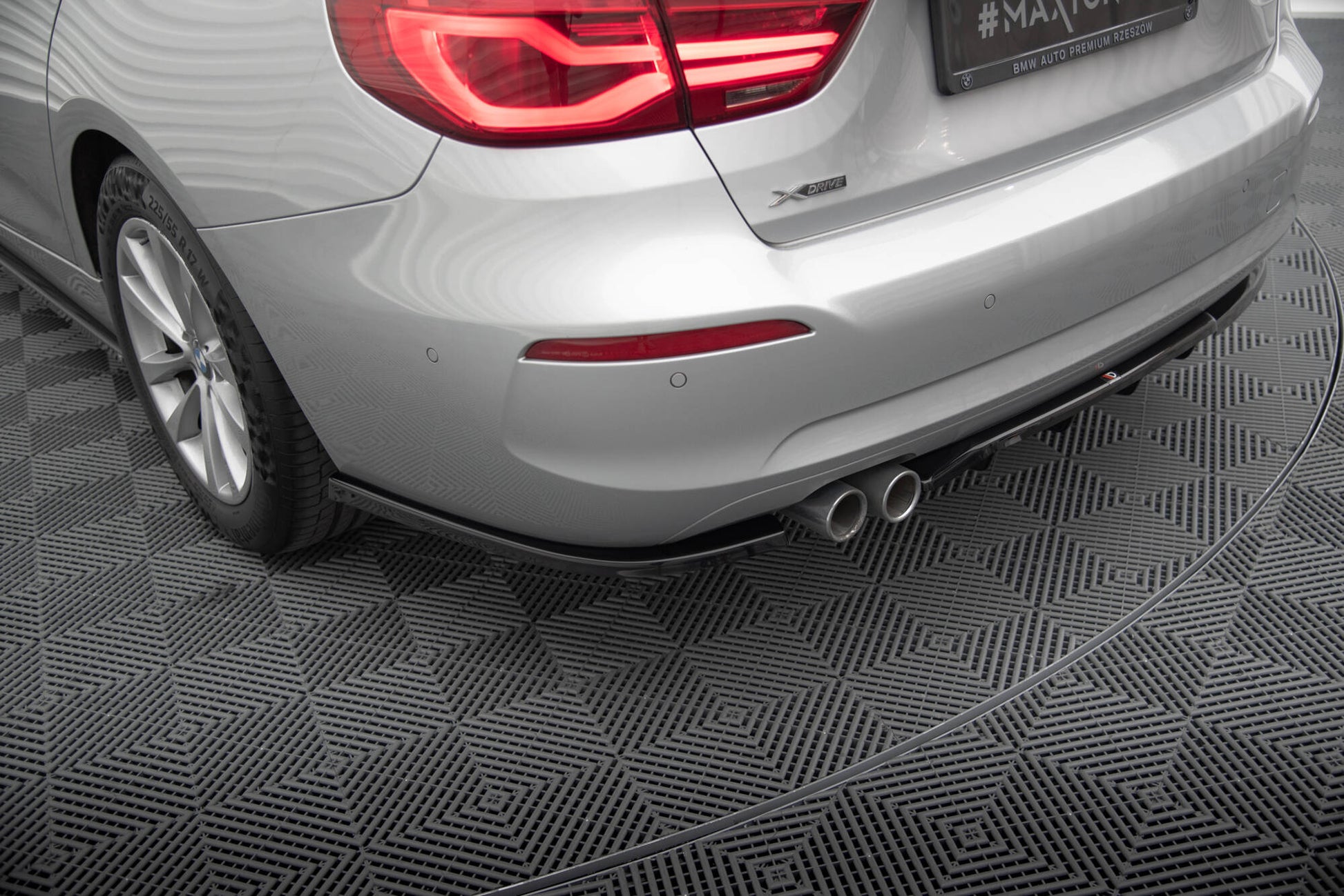 Maxton Mittlerer Diffusor Heck Ansatz DTM Look für BMW 3er GT F34 Facelift schwarz Hochglanz