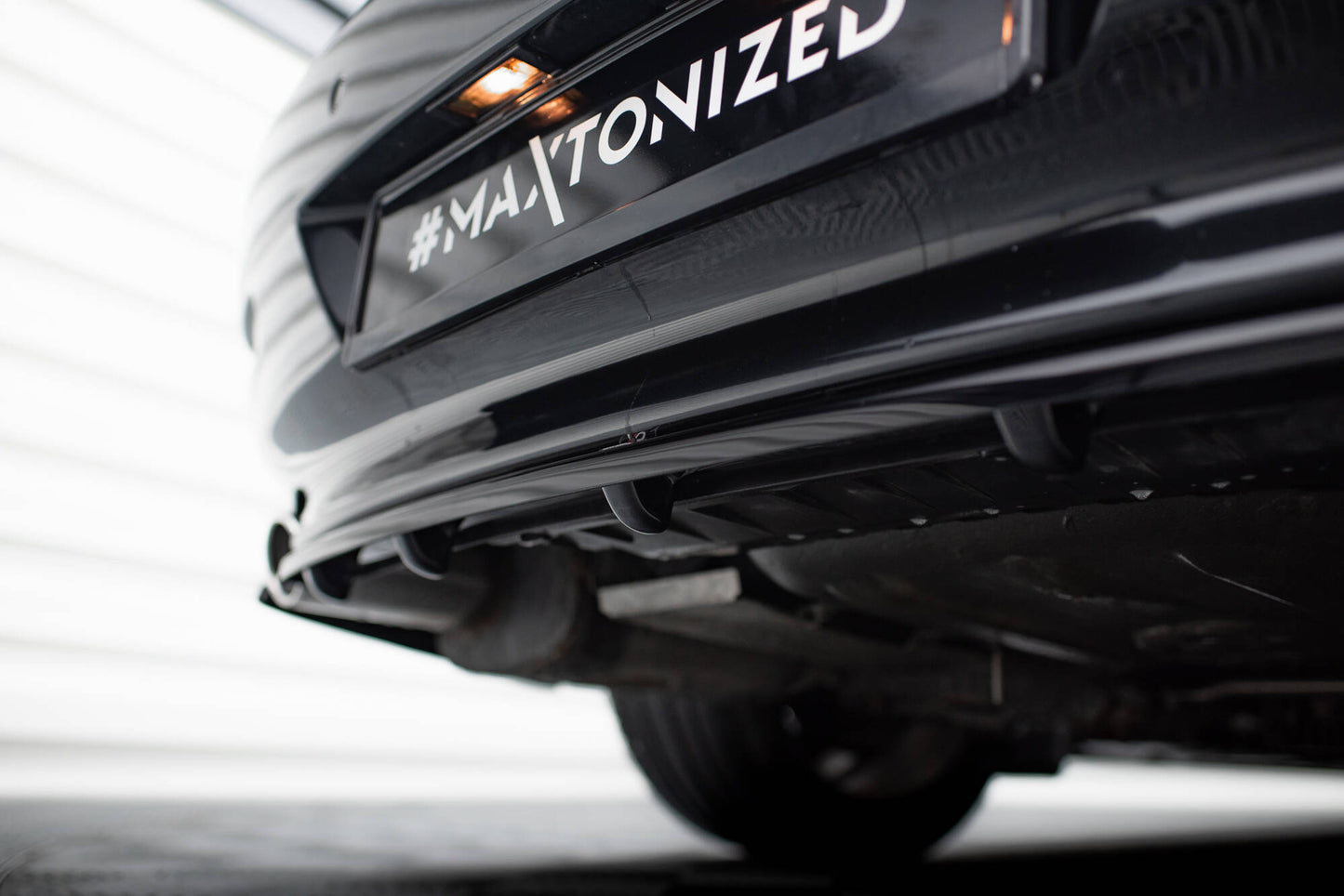 Maxton Mittlerer Diffusor Heck Ansatz DTM Look für BMW 6er Coupe / Cabrio E63 / E64 schwarz Hochglanz