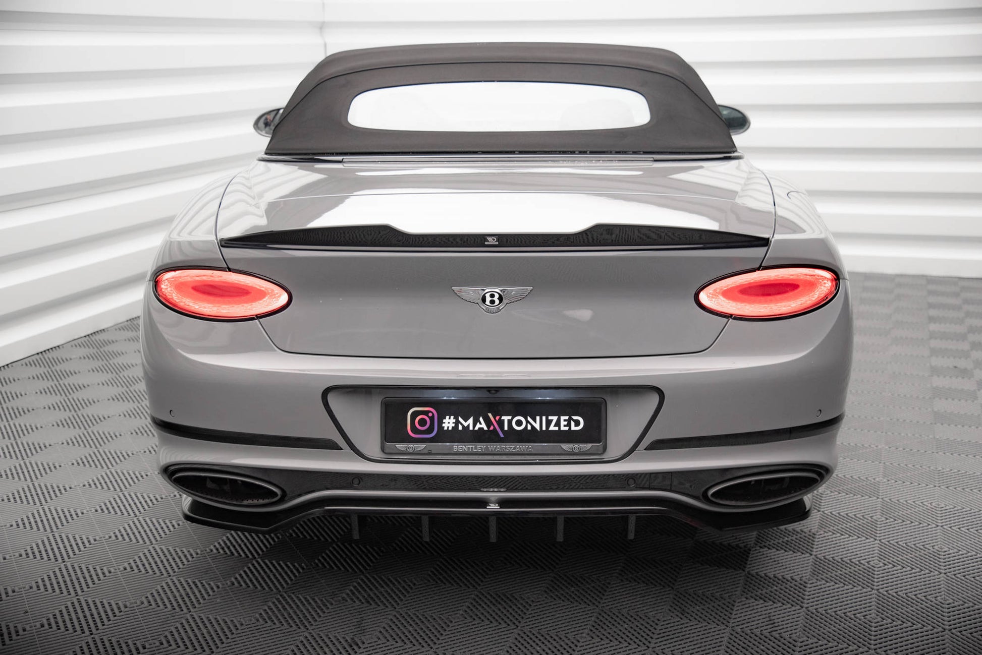 Maxton Mittlerer Diffusor Heck Ansatz DTM Look für Bentley Continental GT Mk3 schwarz Hochglanz