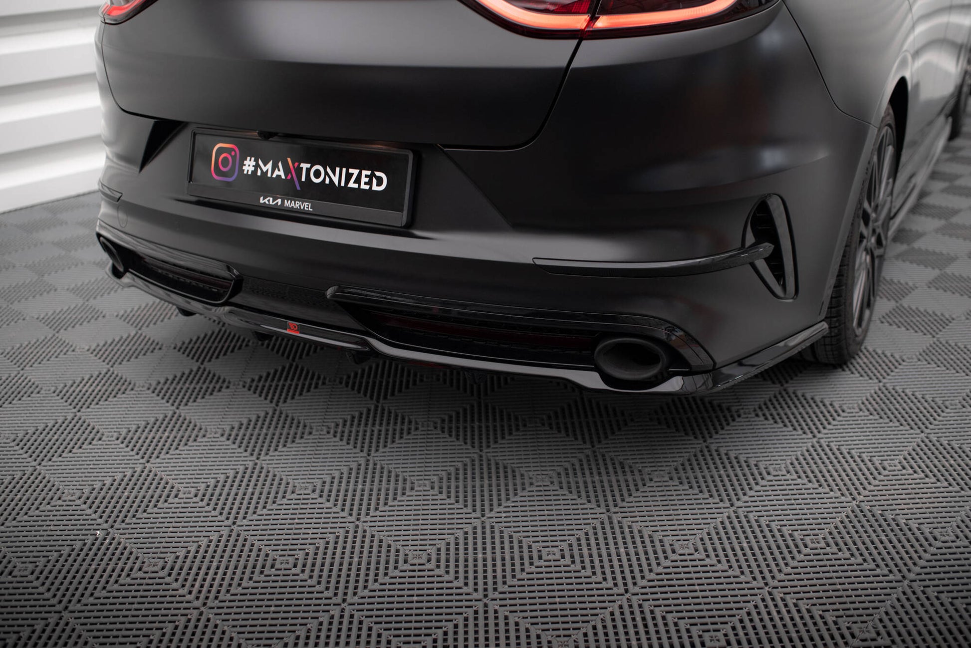 Maxton Mittlerer Diffusor Heck Ansatz DTM Look für Kia Proceed GT Mk1 Facelift schwarz Hochglanz