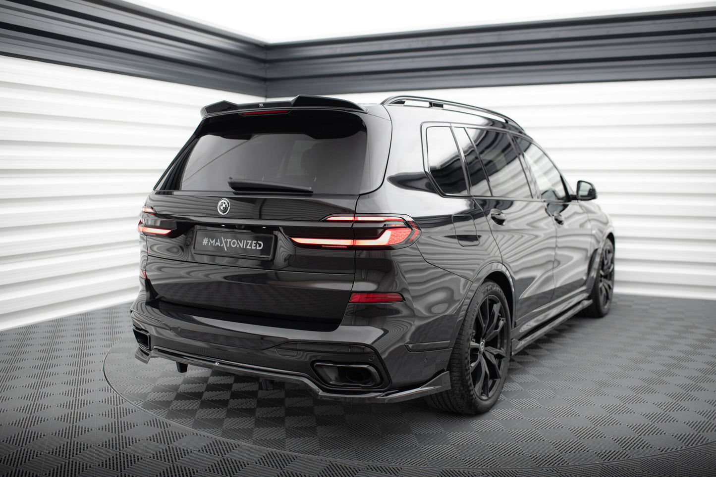 Maxton Spoiler CAP für 3D BMW X7 M-Paket G07  schwarz Hochglanz