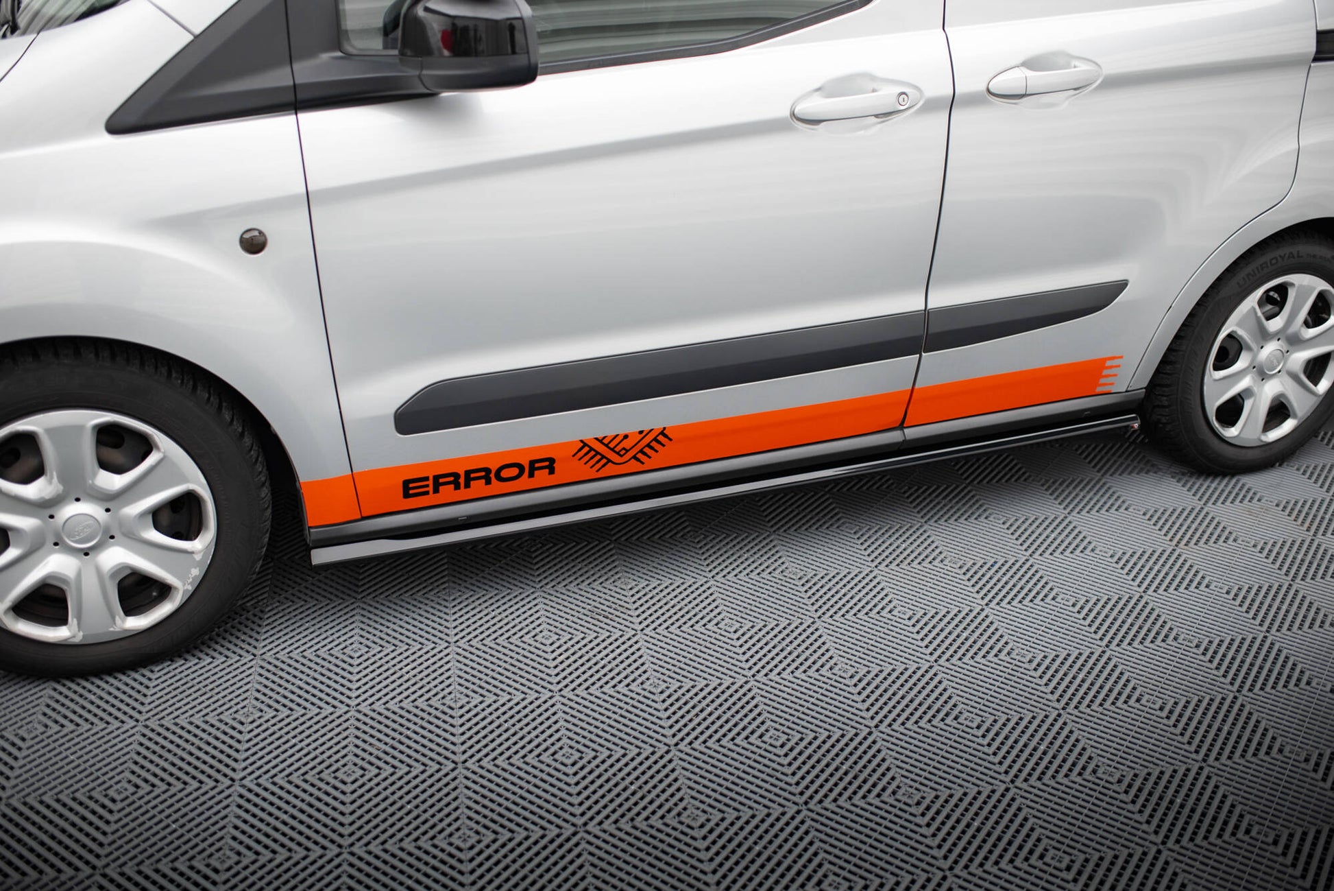 Maxton Seitenschweller Ansatz für Ford Transit Courier Mk1 schwarz Hochglanz