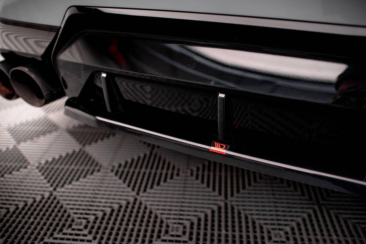 Maxton Mittlerer Diffusor Heck Ansatz für BMW 2 Coupe M240i G42 schwarz Hochglanz
