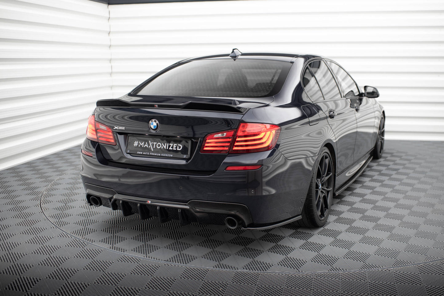 Maxton Heck Ansatz Flaps Diffusor V.3 für BMW 5er M-Paket F10 schwarz Hochglanz
