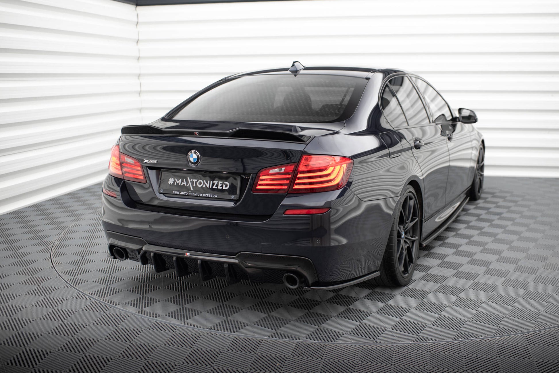 Maxton Heck Ansatz Flaps Diffusor V.3 für BMW 5er M-Paket F10 schwarz Hochglanz