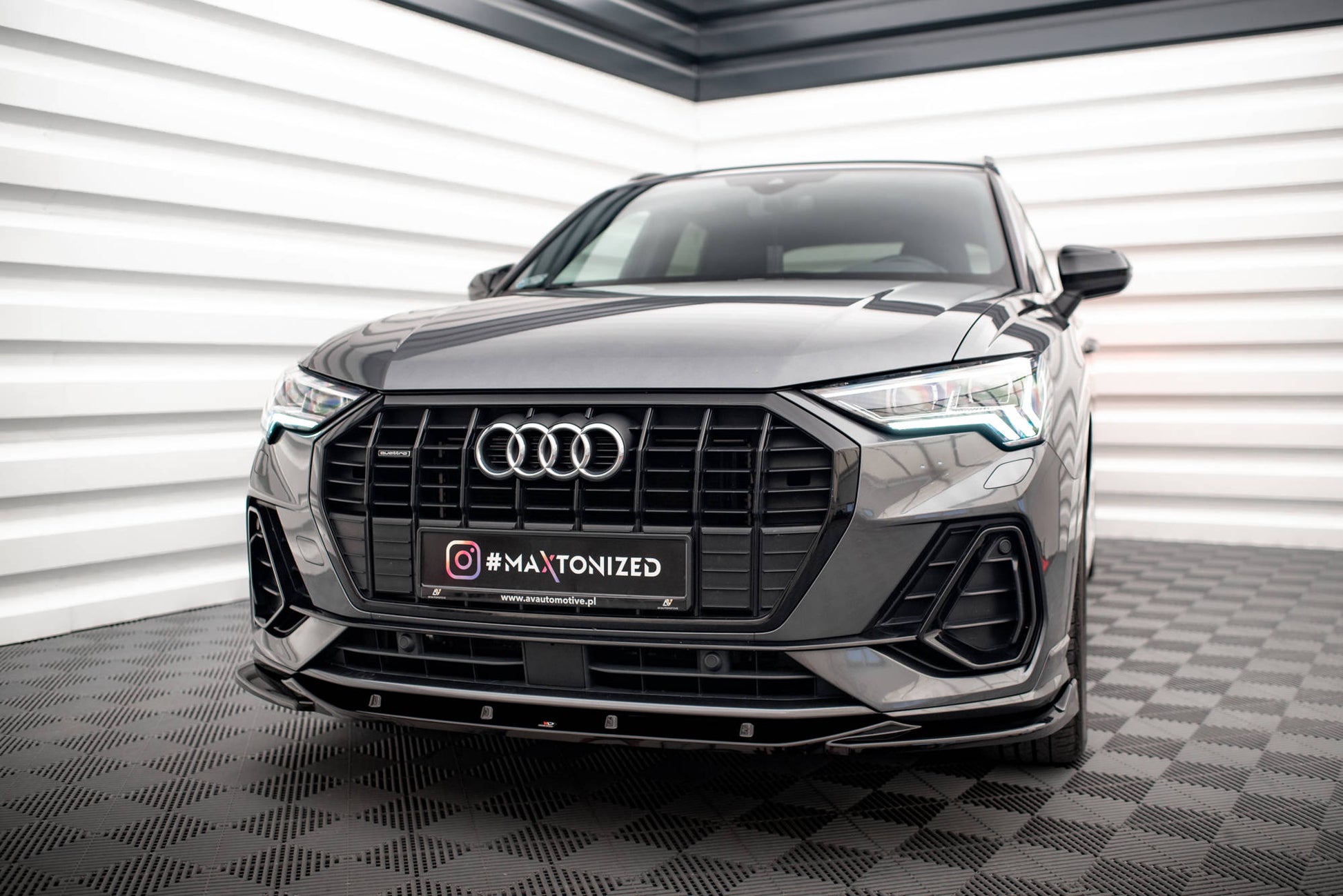 Maxton Front Ansatz V.1 für Audi Q3 S-Line F3 schwarz Hochglanz