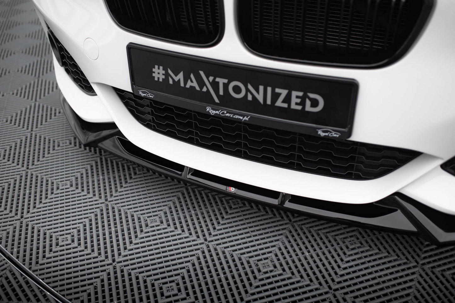 Maxton Front Ansatz V.5 für BMW 1er M-Paket / M140i F20 Facelift schwarz Hochglanz