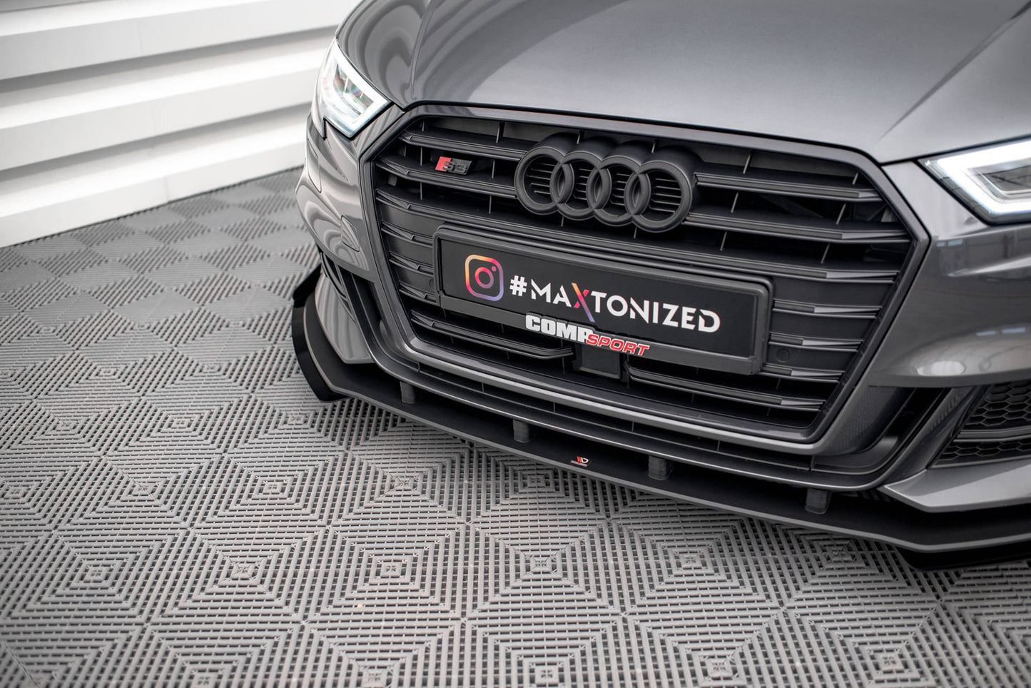 Maxton Street Pro Front Ansatz für +Flaps für V.1 + Flaps Audi S3 / A3 S-Line Sportback 8V Facelift schwarz Hochglanz