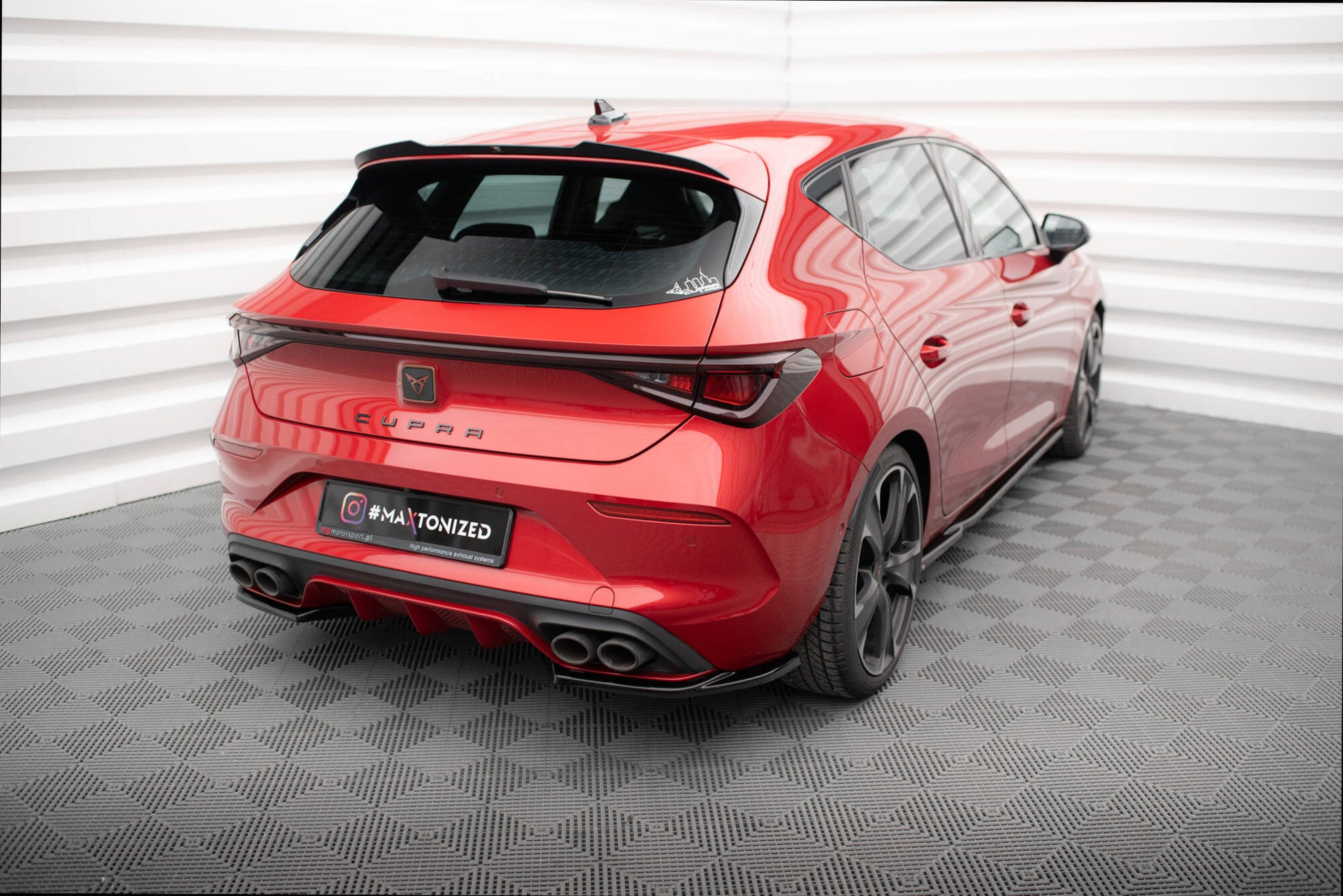 Maxton Heck Ansatz Flaps Diffusor V.1 für Cupra Leon Hatchback Mk1 schwarz Hochglanz