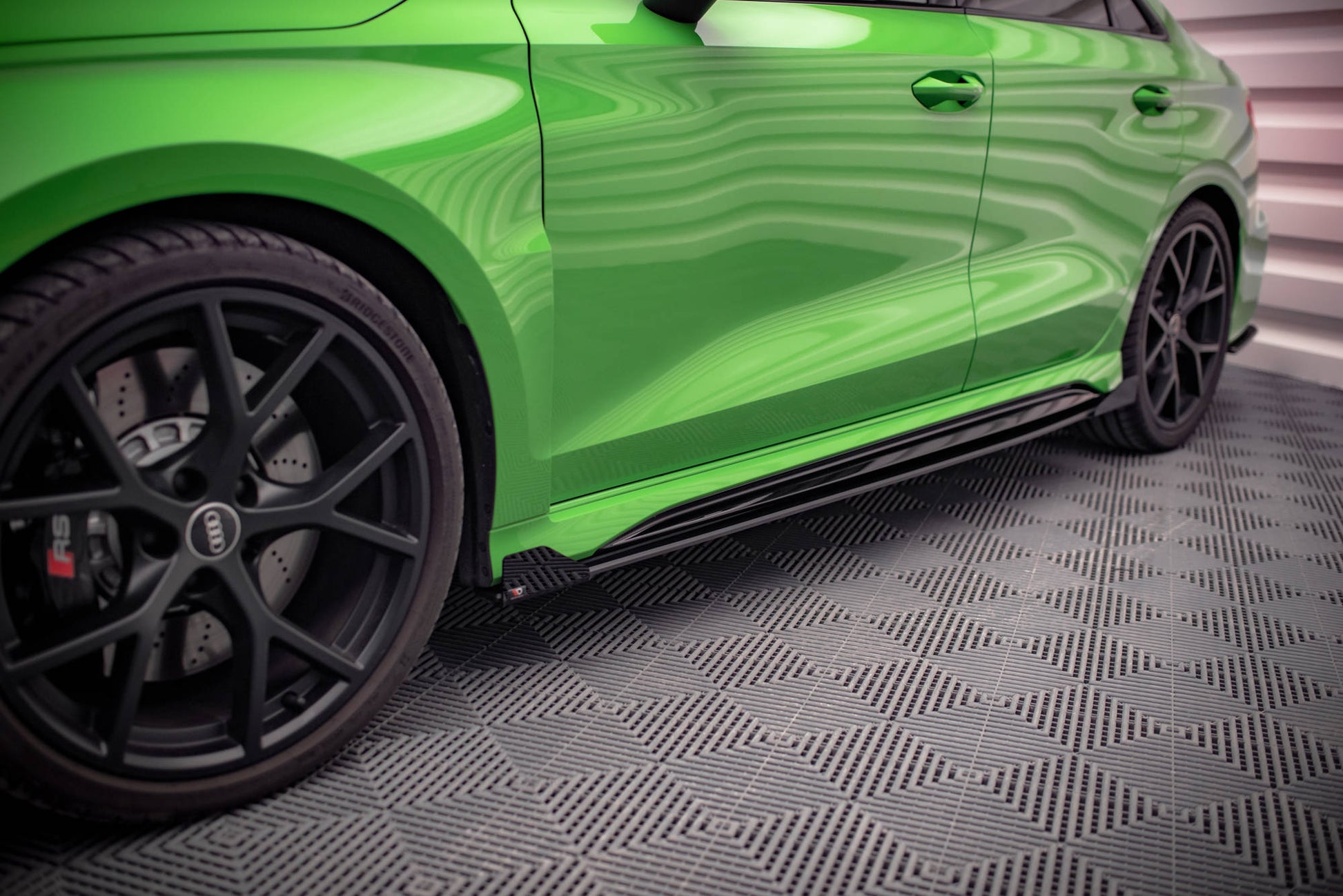 Maxton Street Pro Seitenschweller Ansatz für + Flaps Audi RS3 Limousine 8Y schwarz Hochglanz
