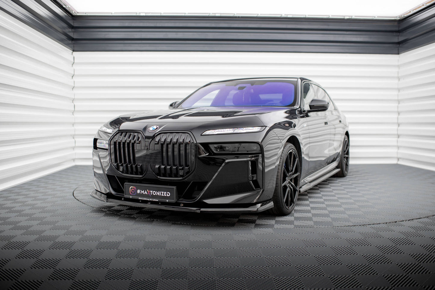 Maxton Front Ansatz V.1 für BMW 7 M-Paket / M760e / i7 M-Paket G70   schwarz Hochglanz