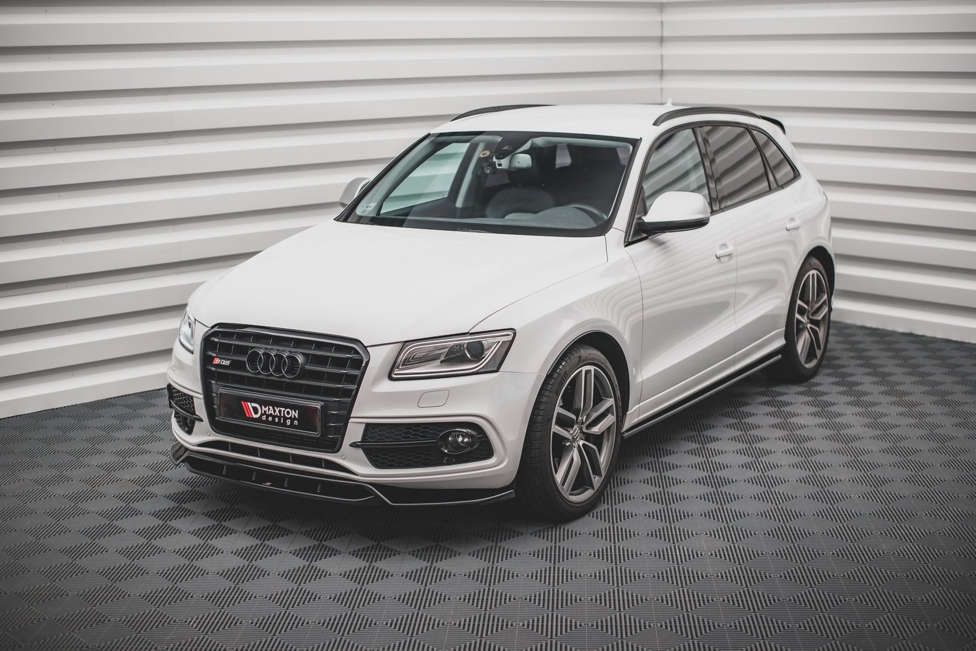 Maxton Front Ansatz für Audi SQ5 Mk1 (8R) schwarz Hochglanz