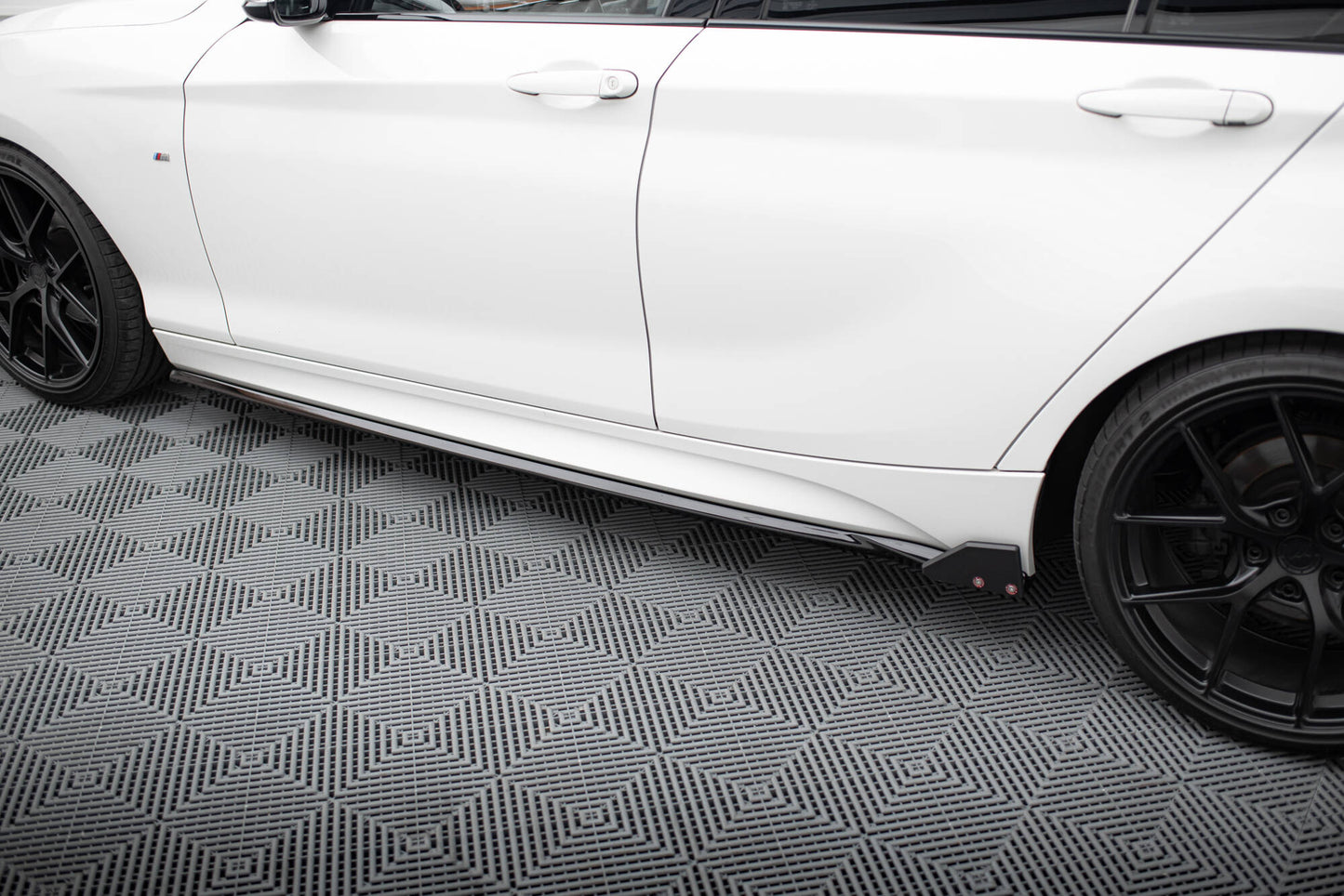 Maxton Seitenschweller Ansatz für V.4 + Flaps BMW 1er M-Paket / M140i F20 Facelift